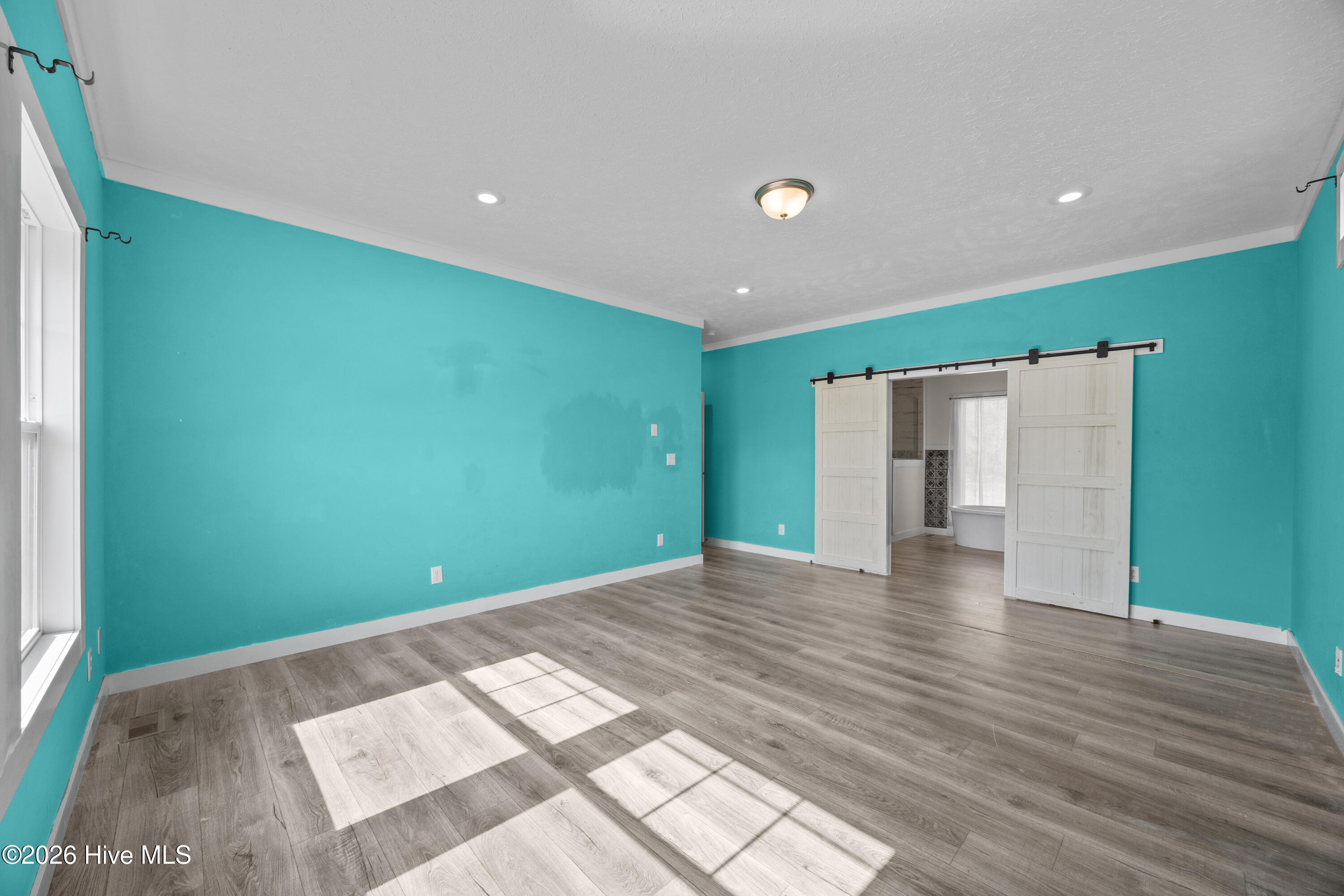 100559511 | Photo 36