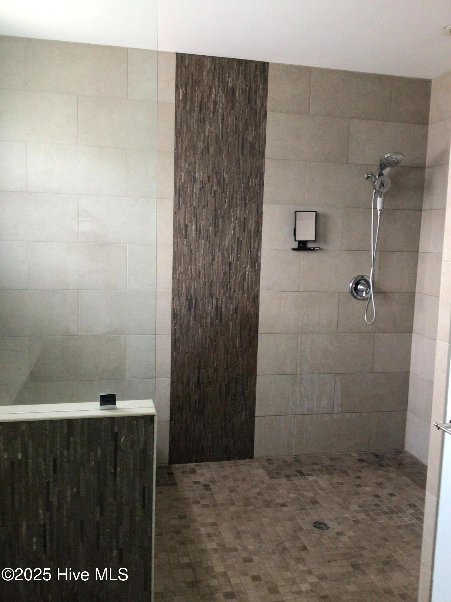 100508698 | Photo 17