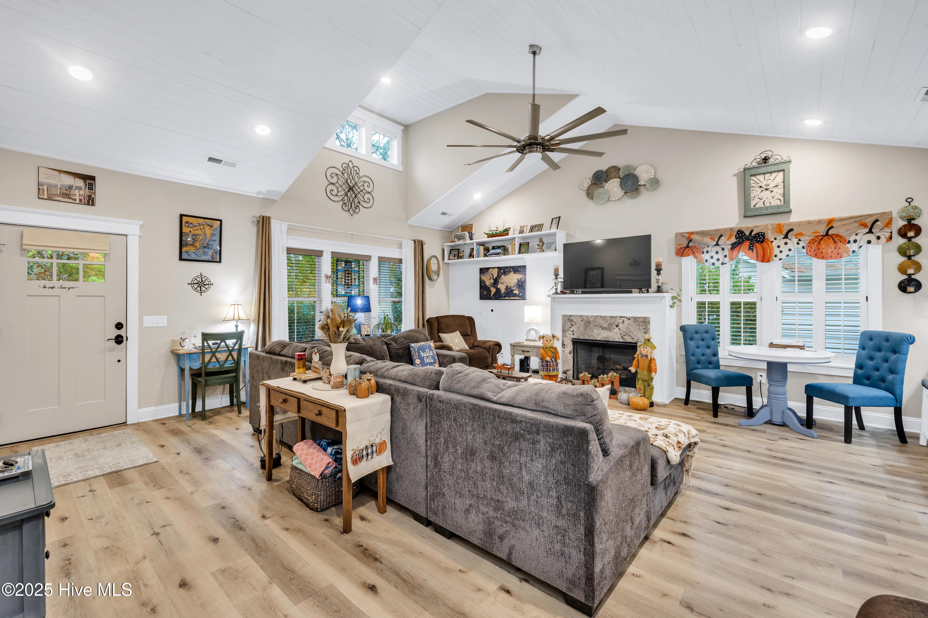 100540432 | Photo 32