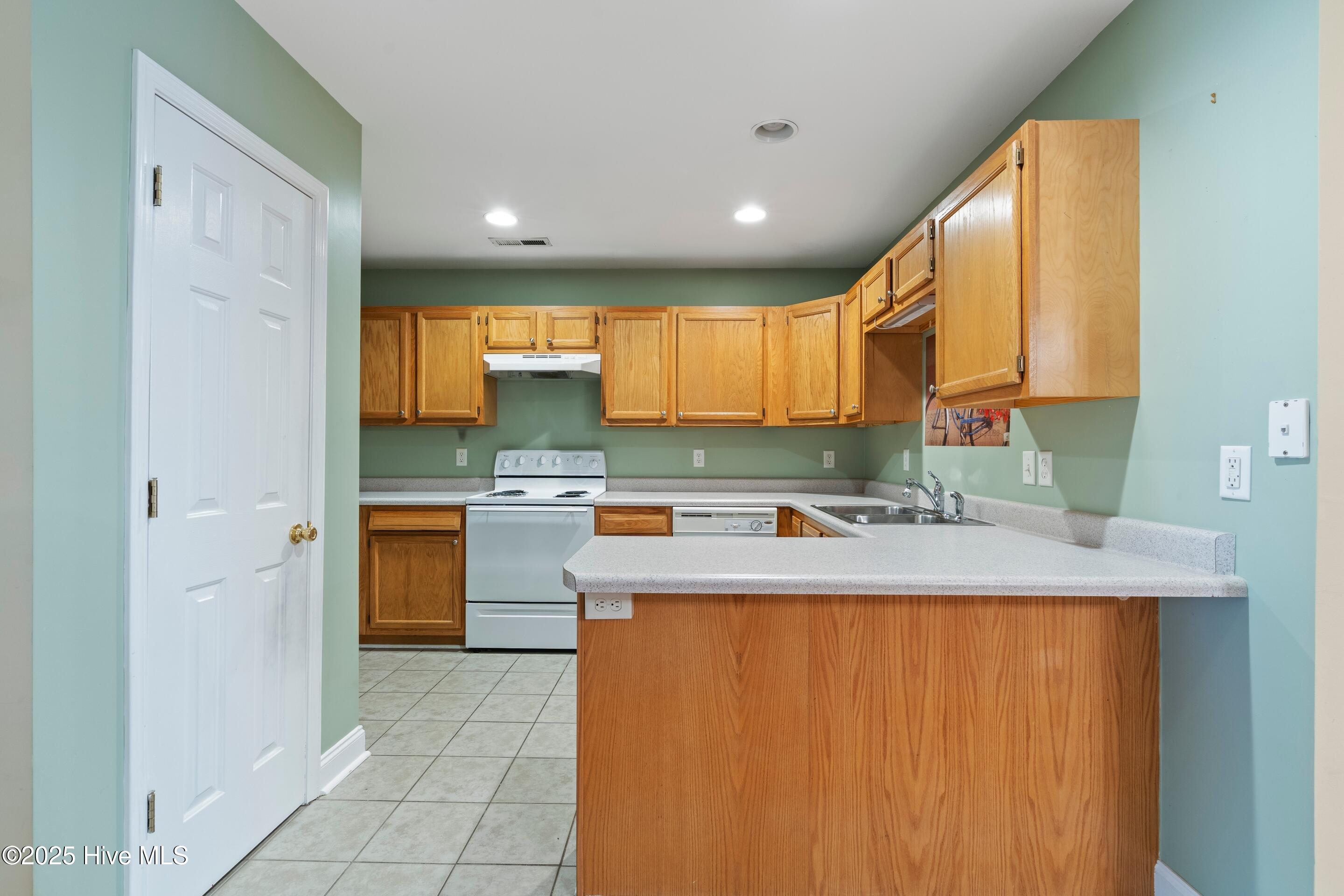 100522418 | Photo 12