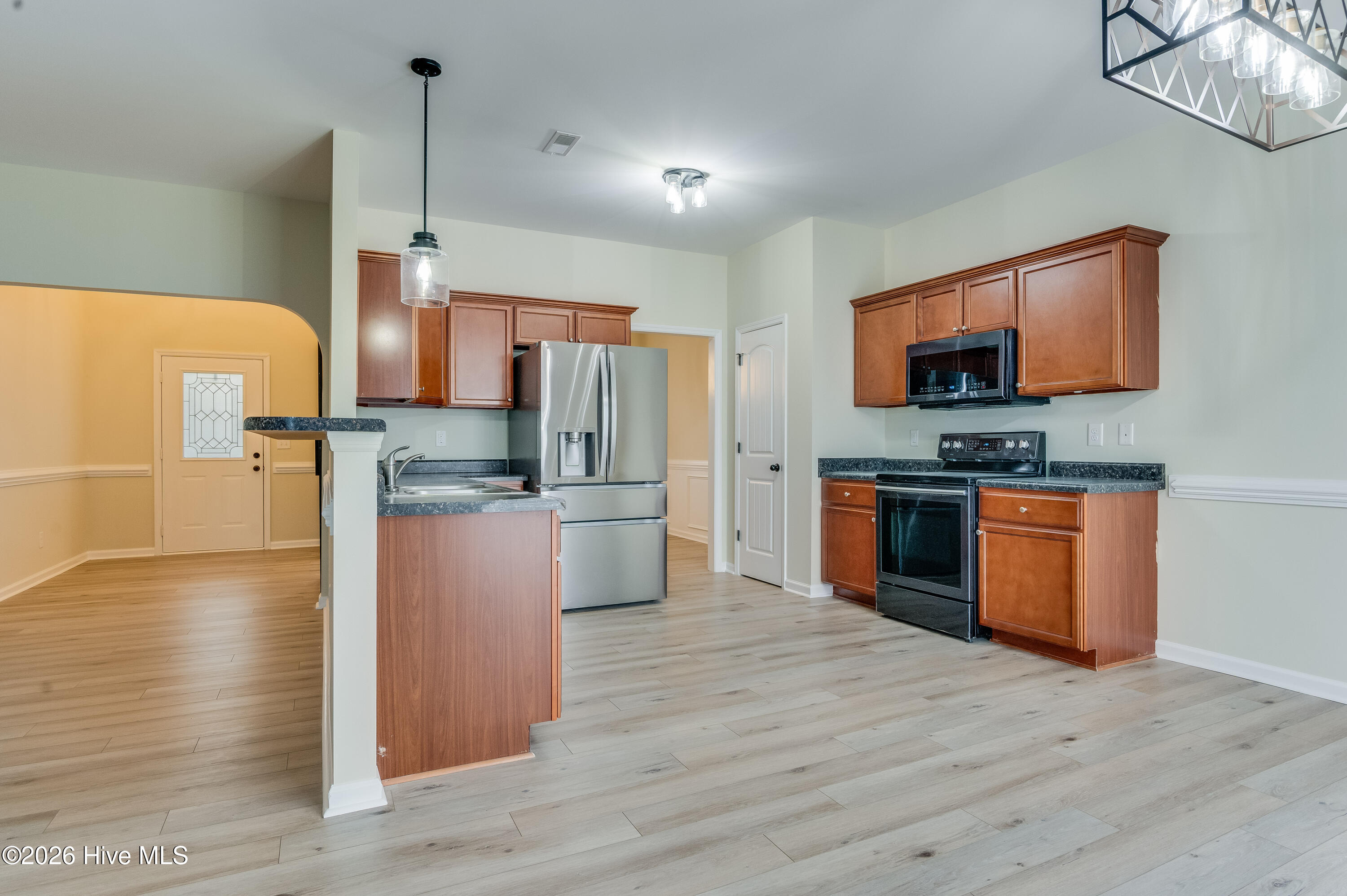 100545678 | Photo 22