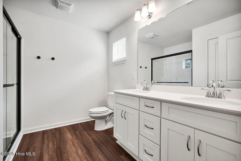 100563721 | Photo 16