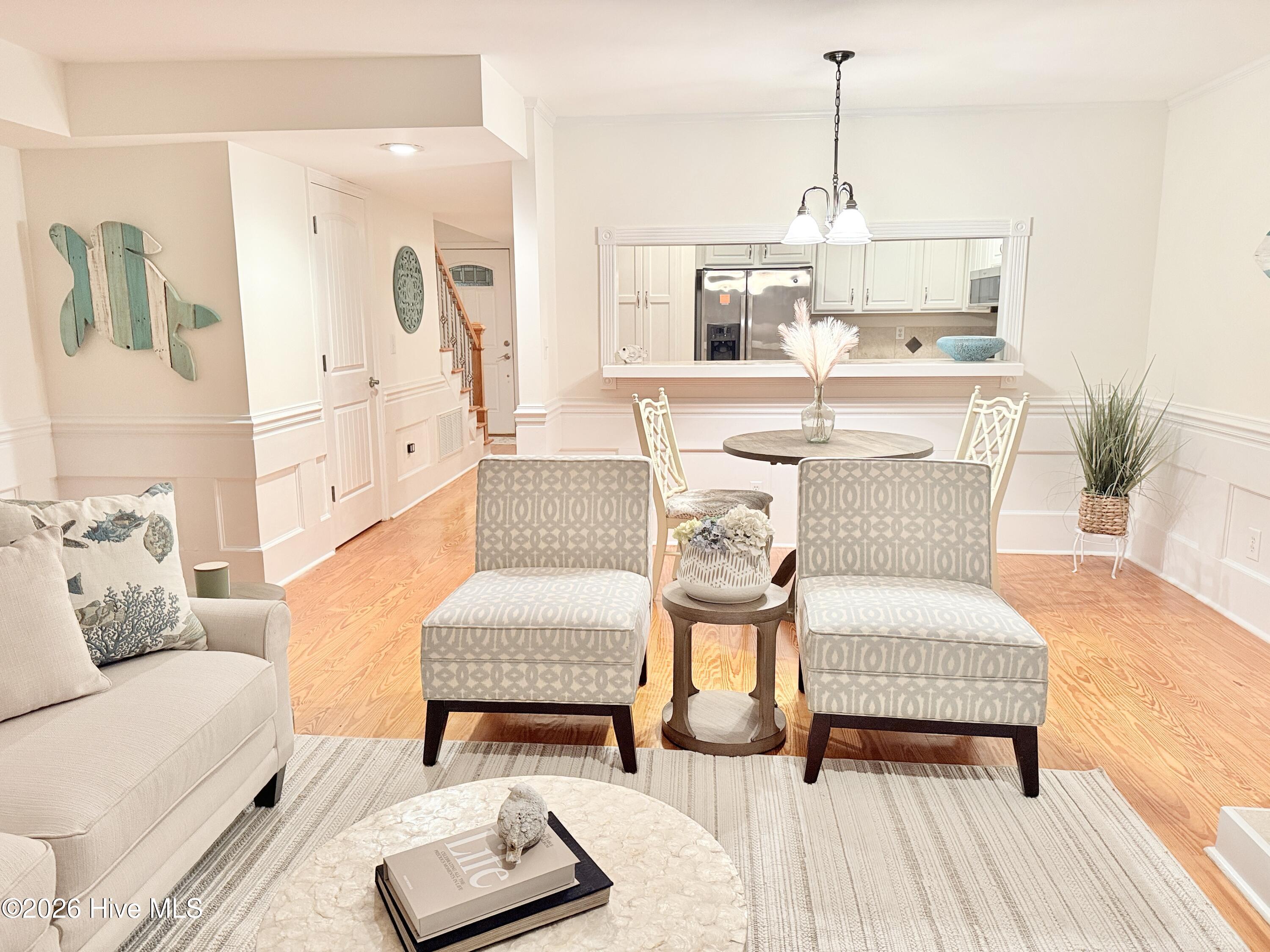 100570413 | Photo 48