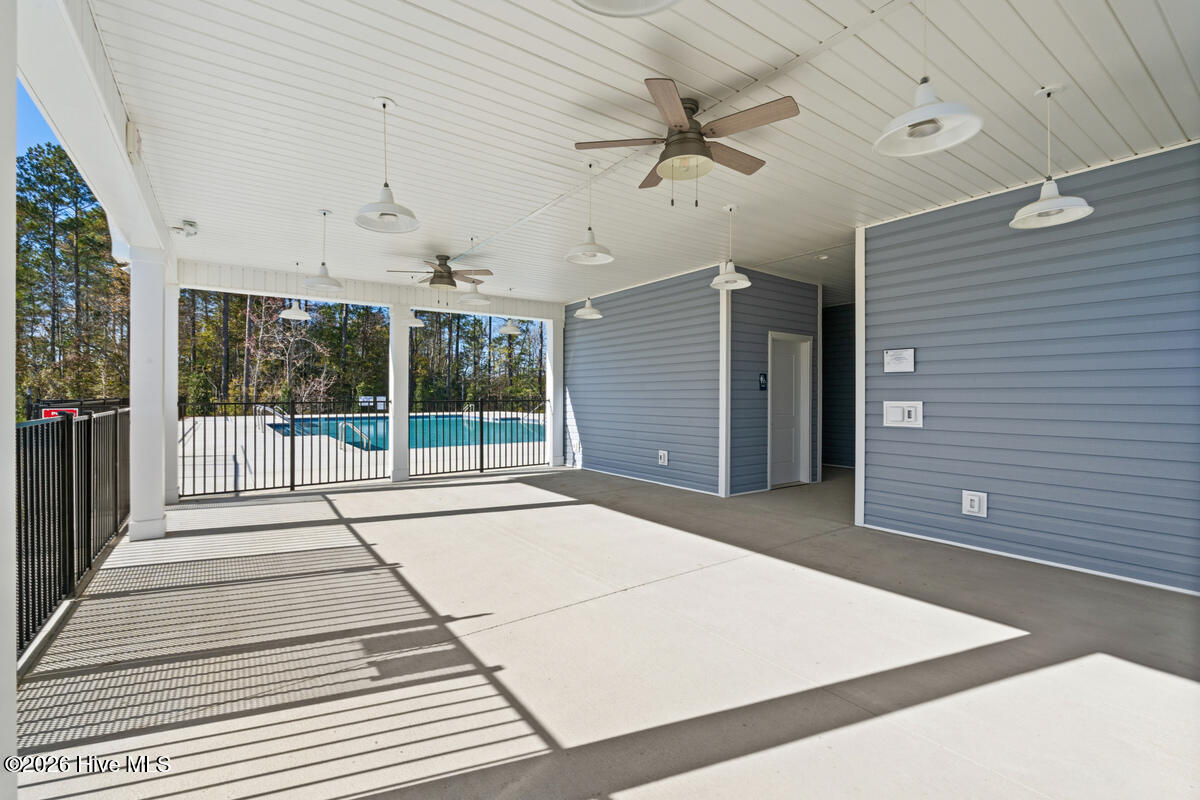 100565433 | Photo 26