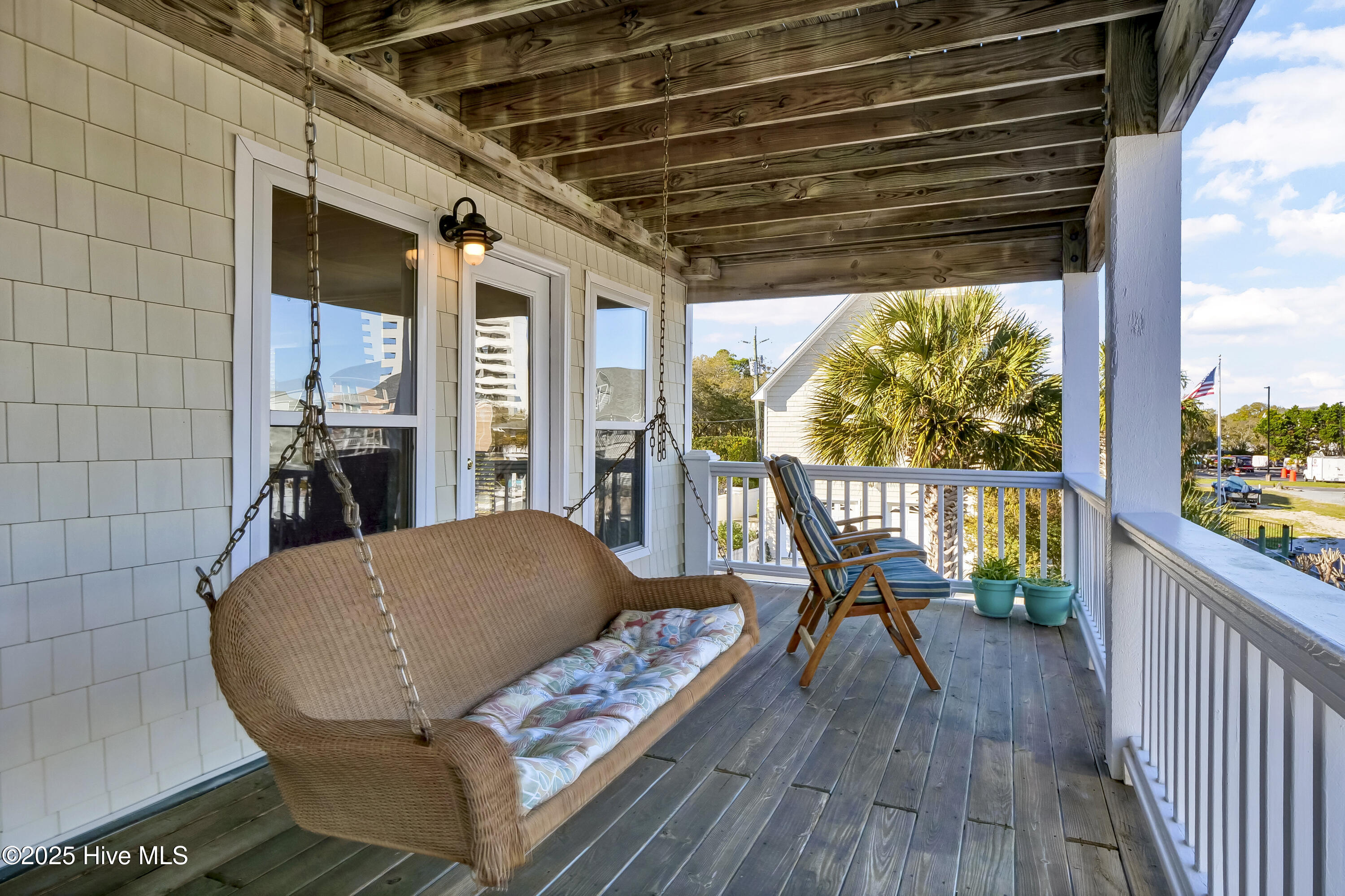 100497628 | Photo 19