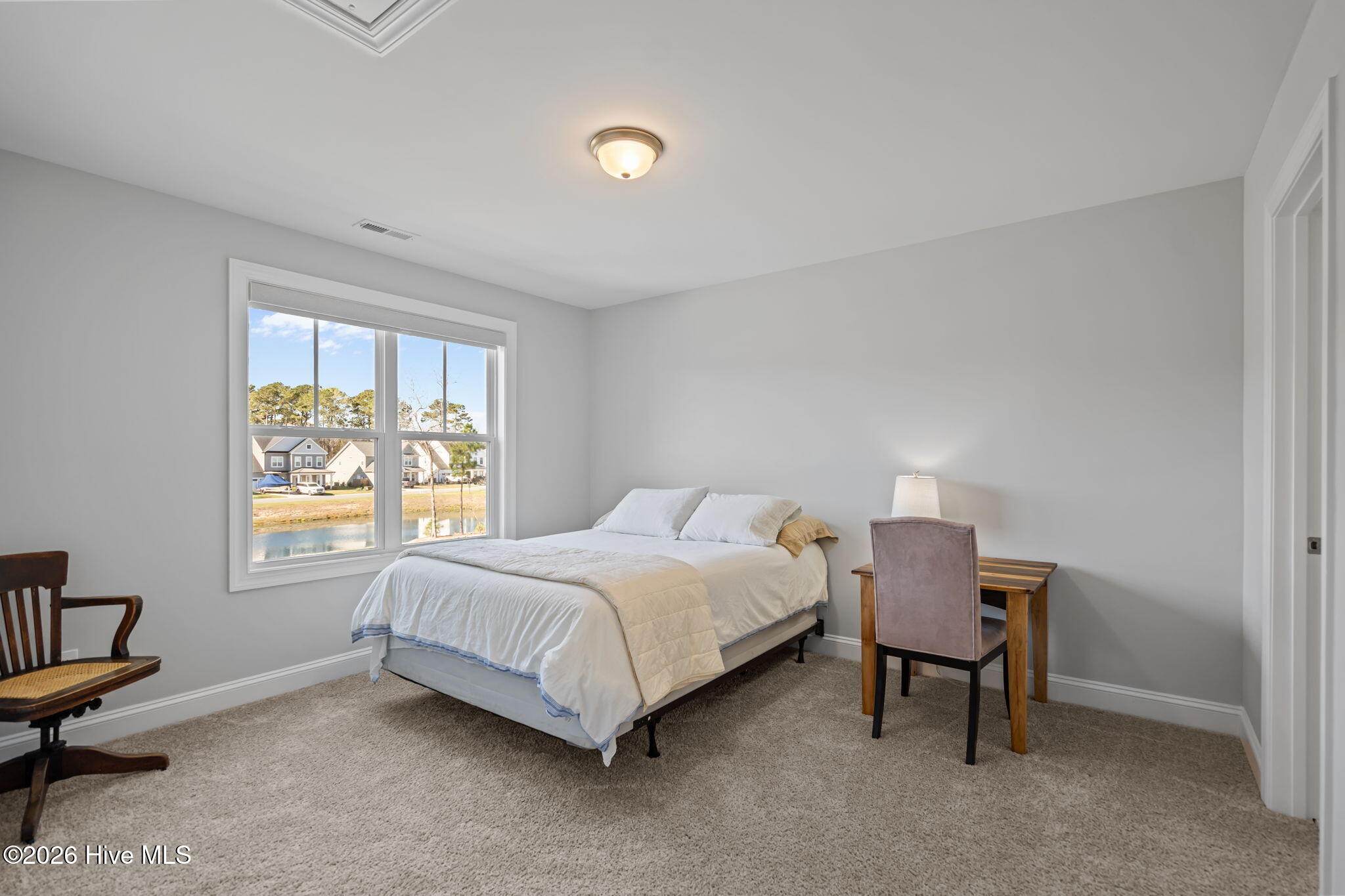 100562064 | Photo 30