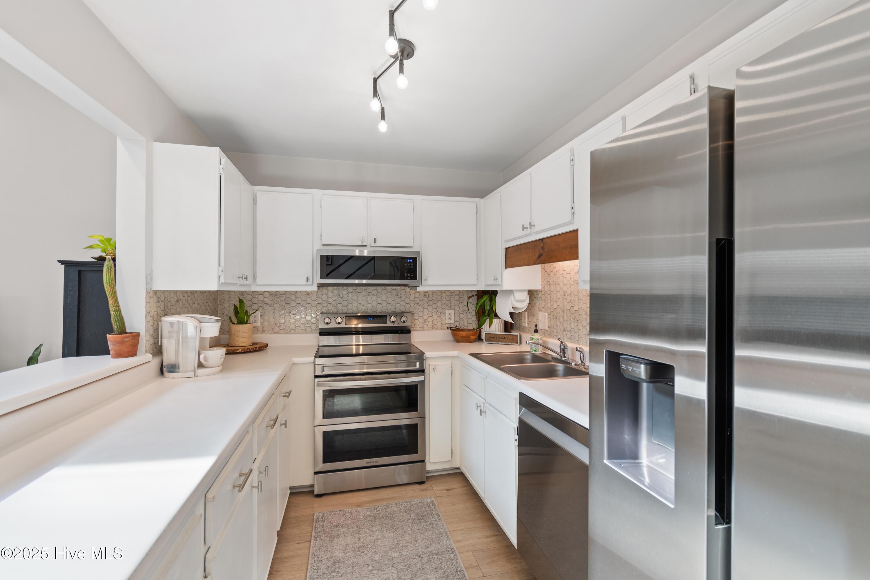 6328 Wrightsville Avenue Apt F2, Wilmington, NC 28403 – photo 13: 6328WrightsvilleAveF2 - 18