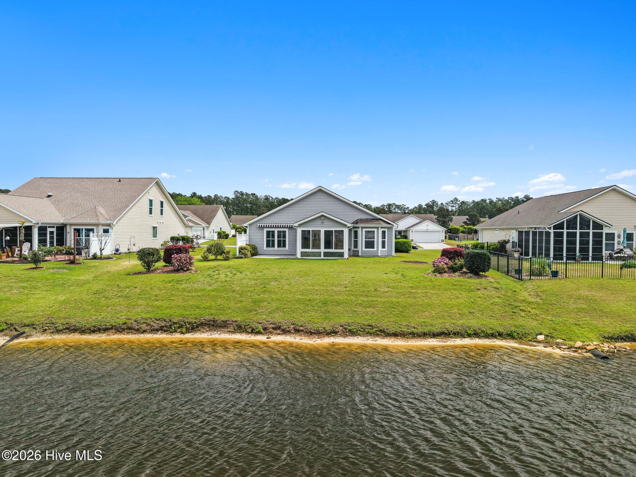 100565577 | Photo 40