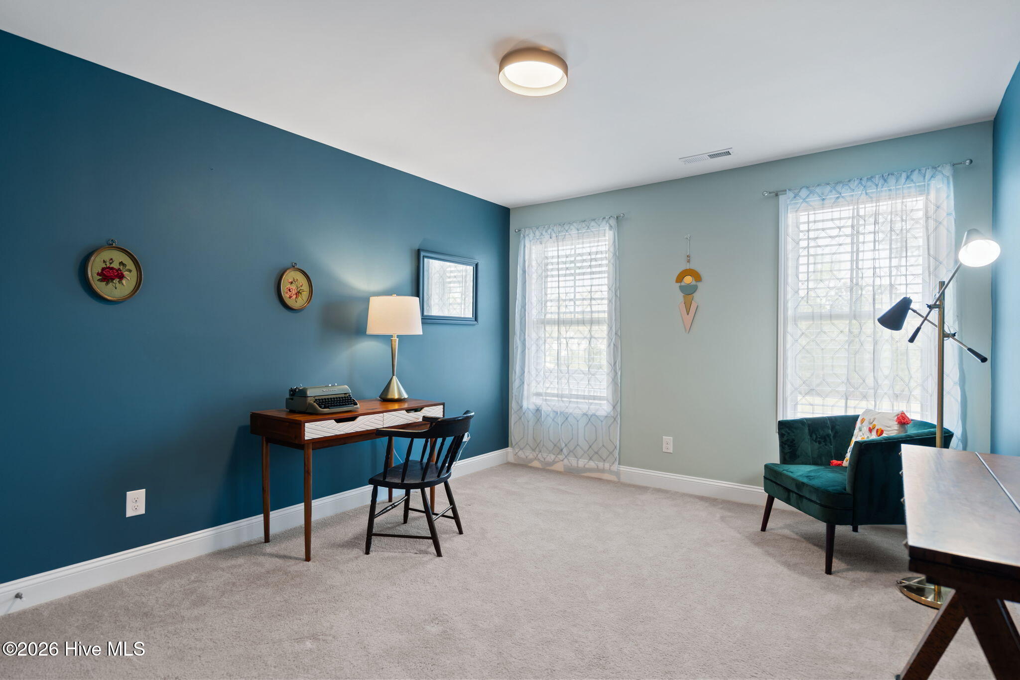 100562615 | Photo 36