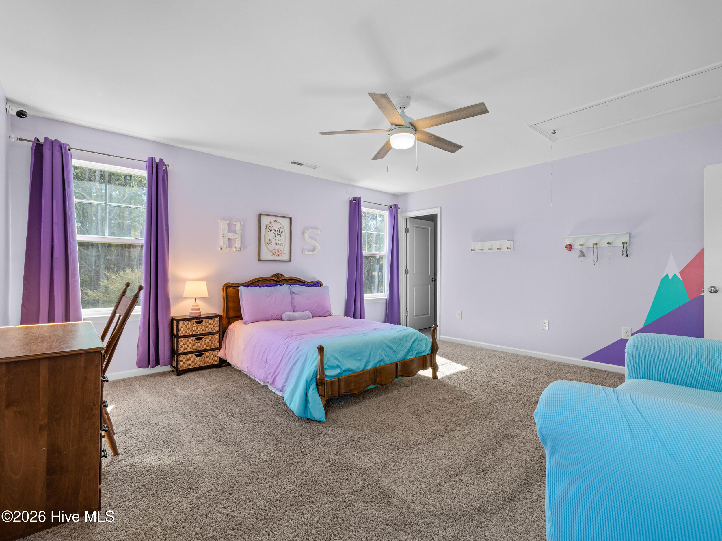 100557695 | Photo 56