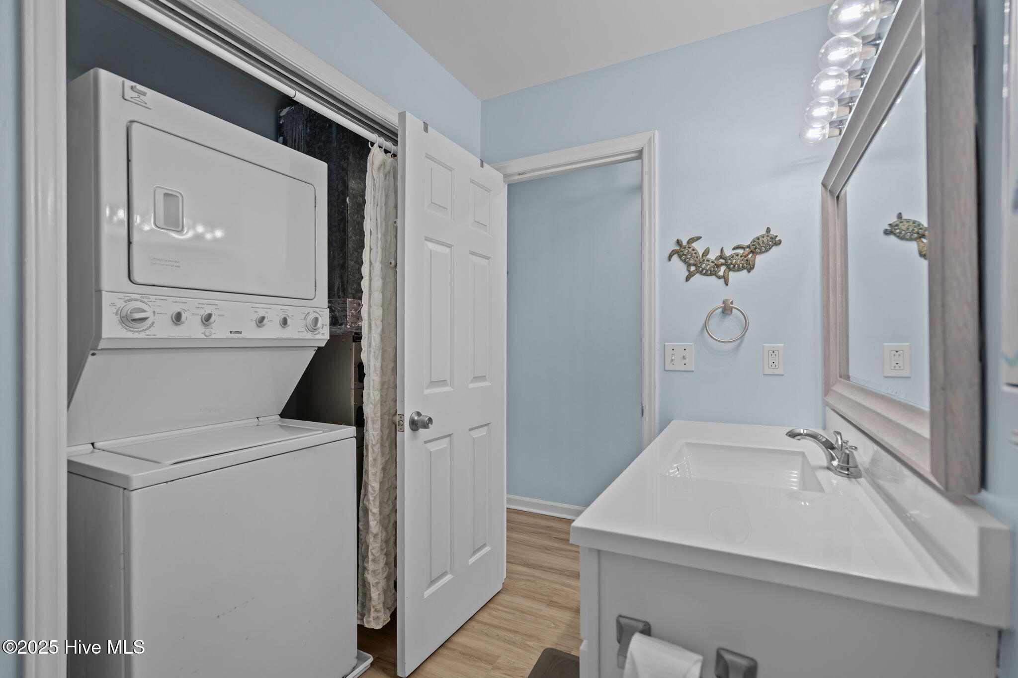 100528366 | Photo 33