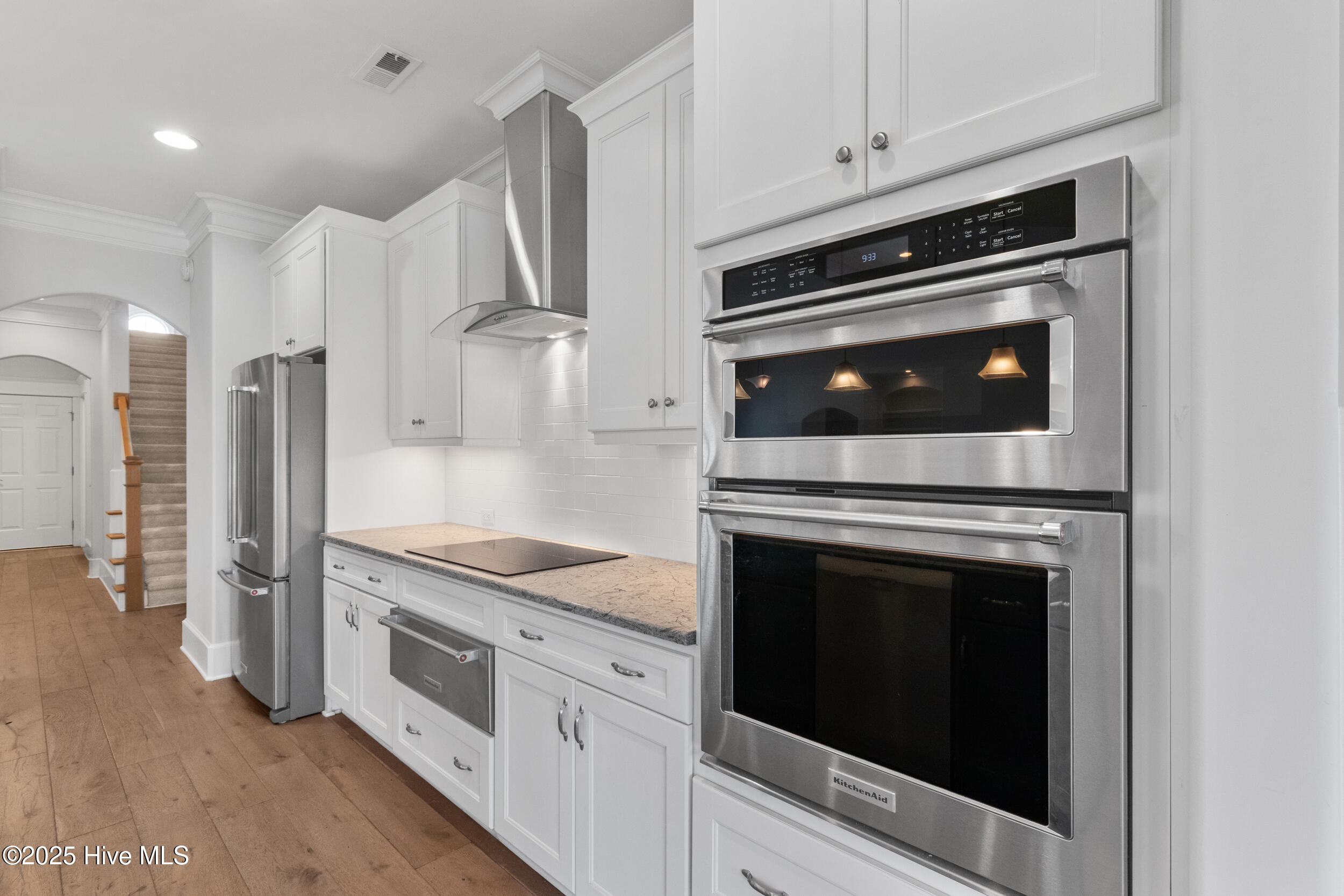 100541270 | Photo 27