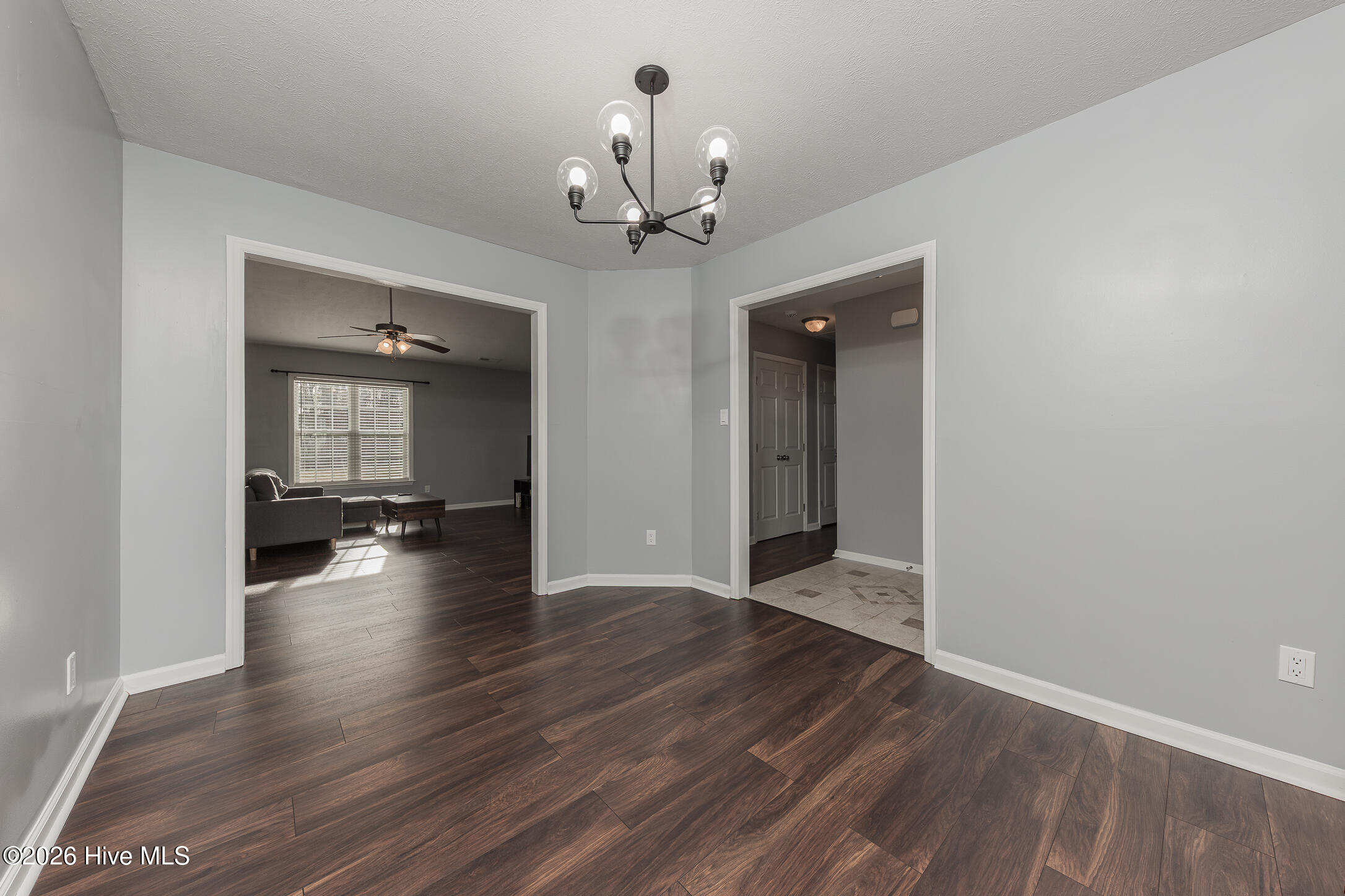 100561877 | Photo 16