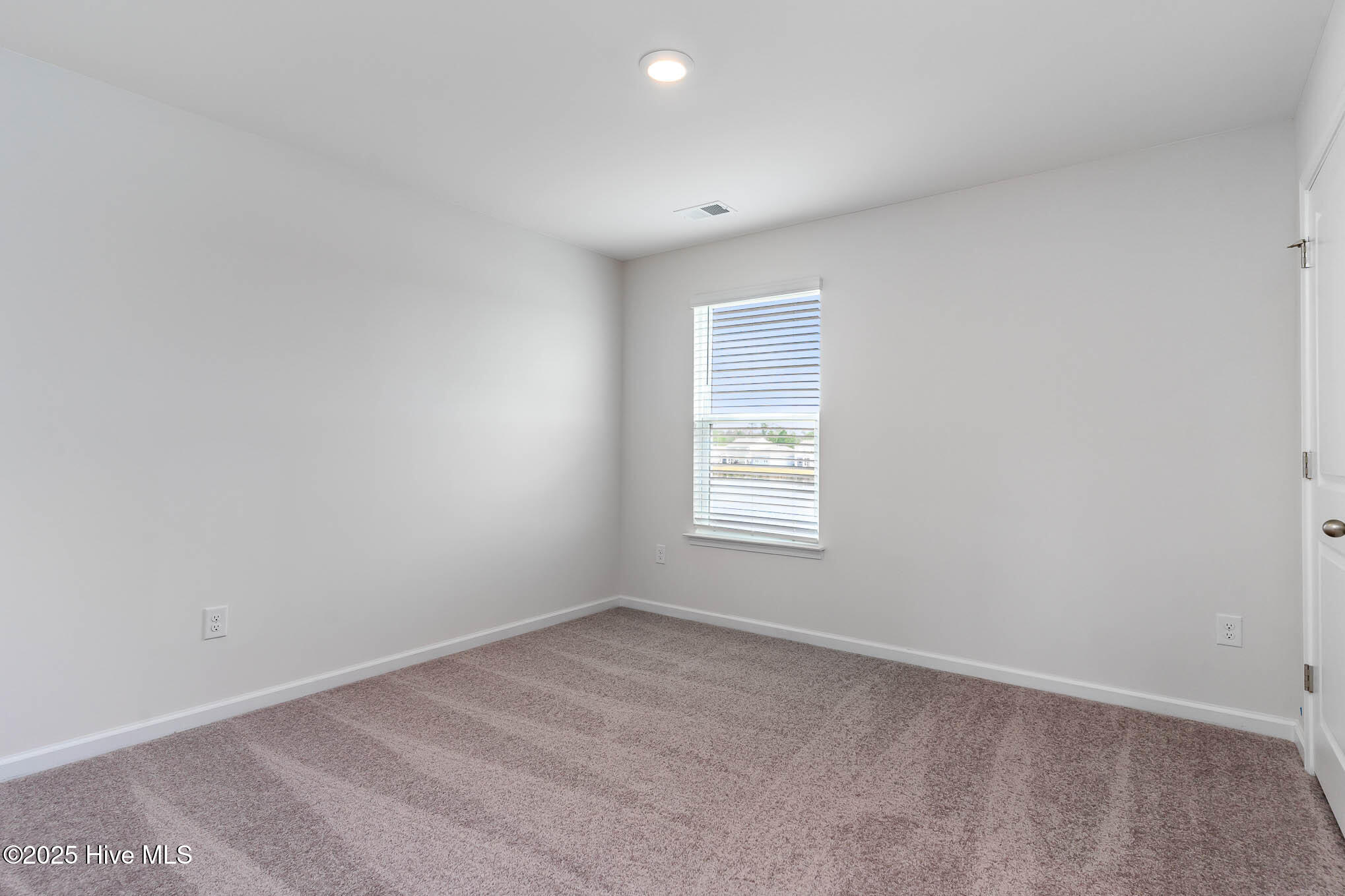 100550213 | Photo 25