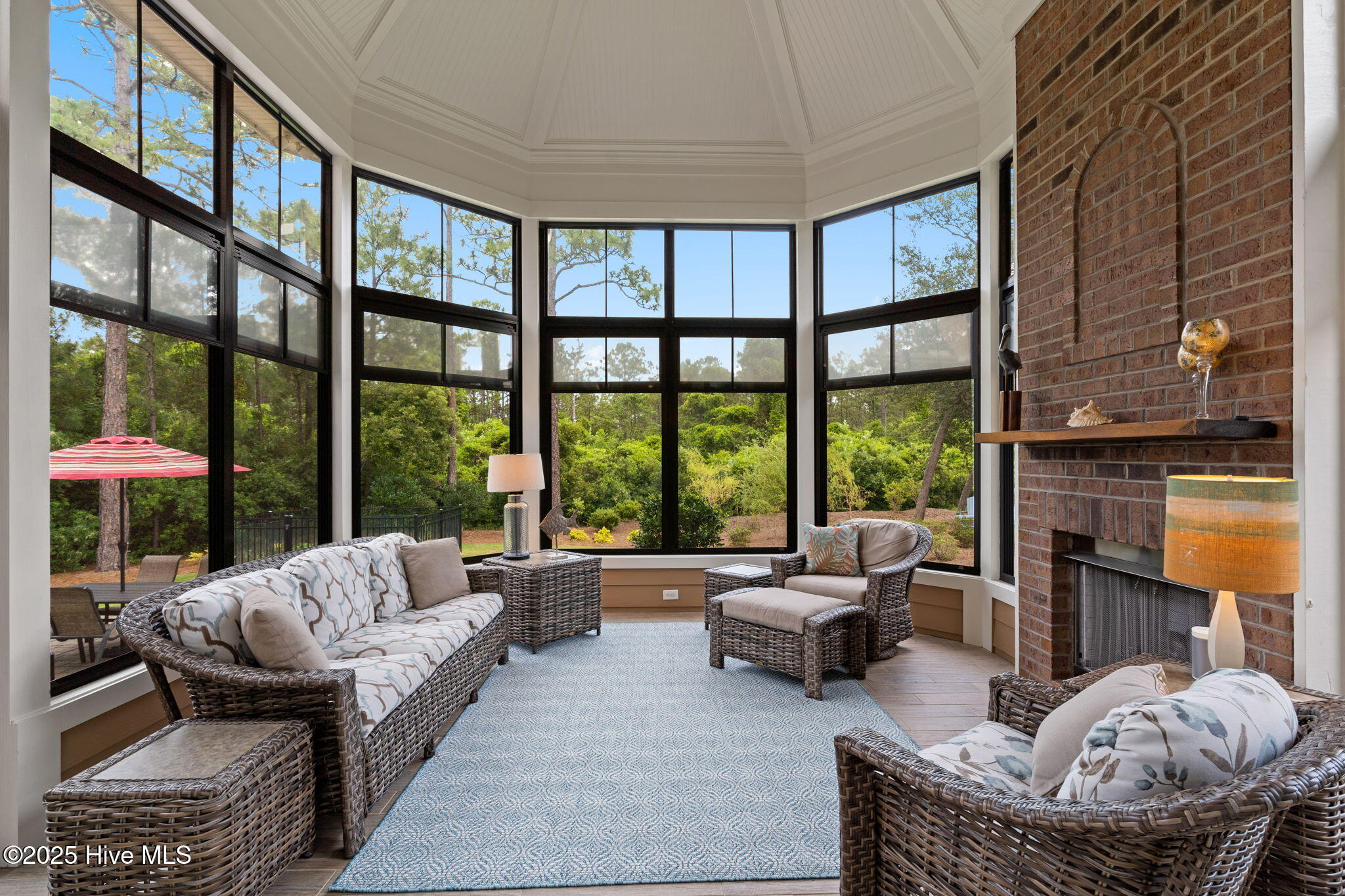 100562401 | Photo 37