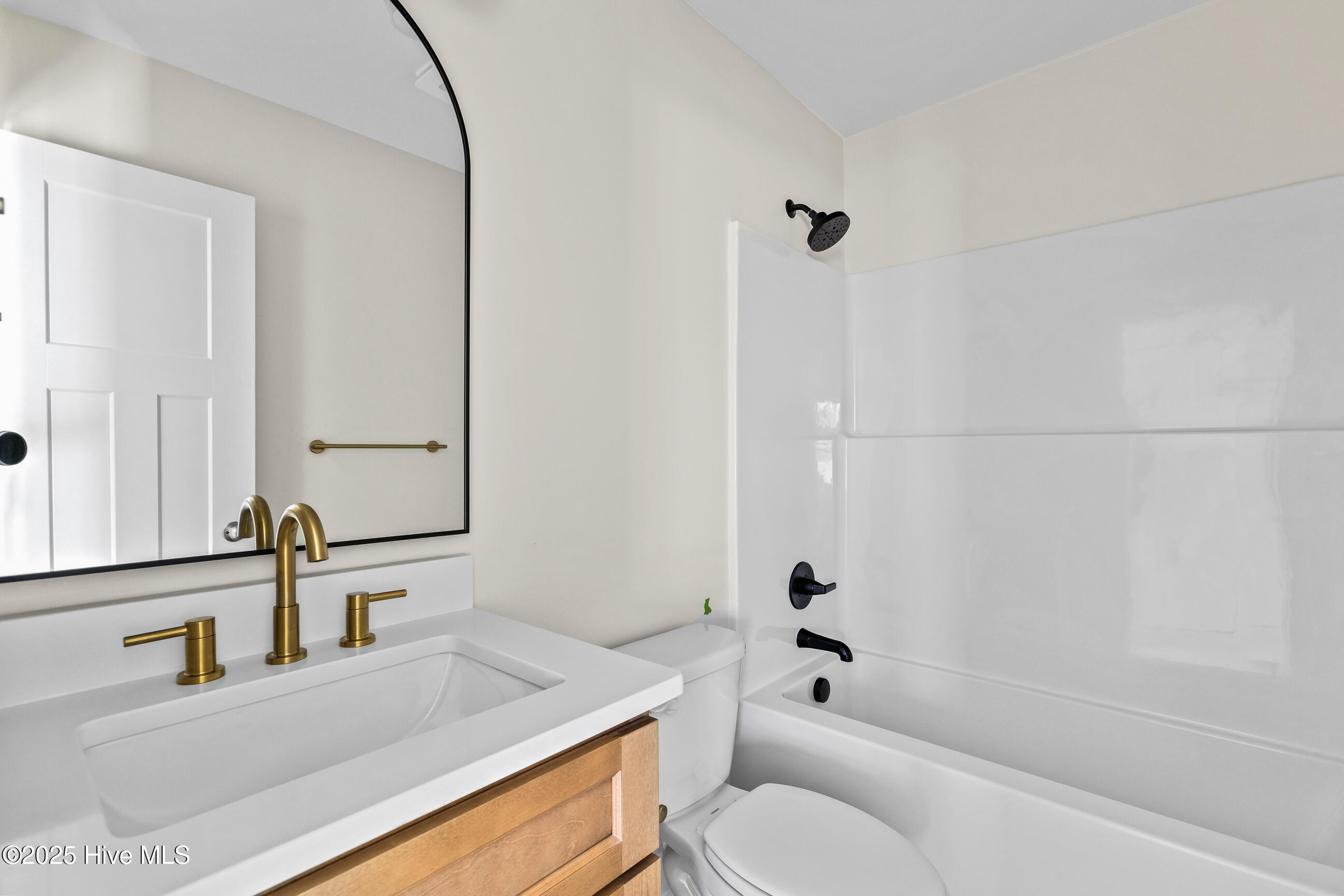 100546129 | Photo 25