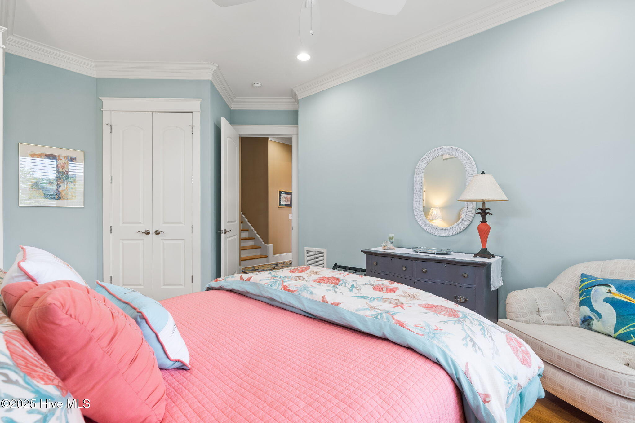 100562401 | Photo 52