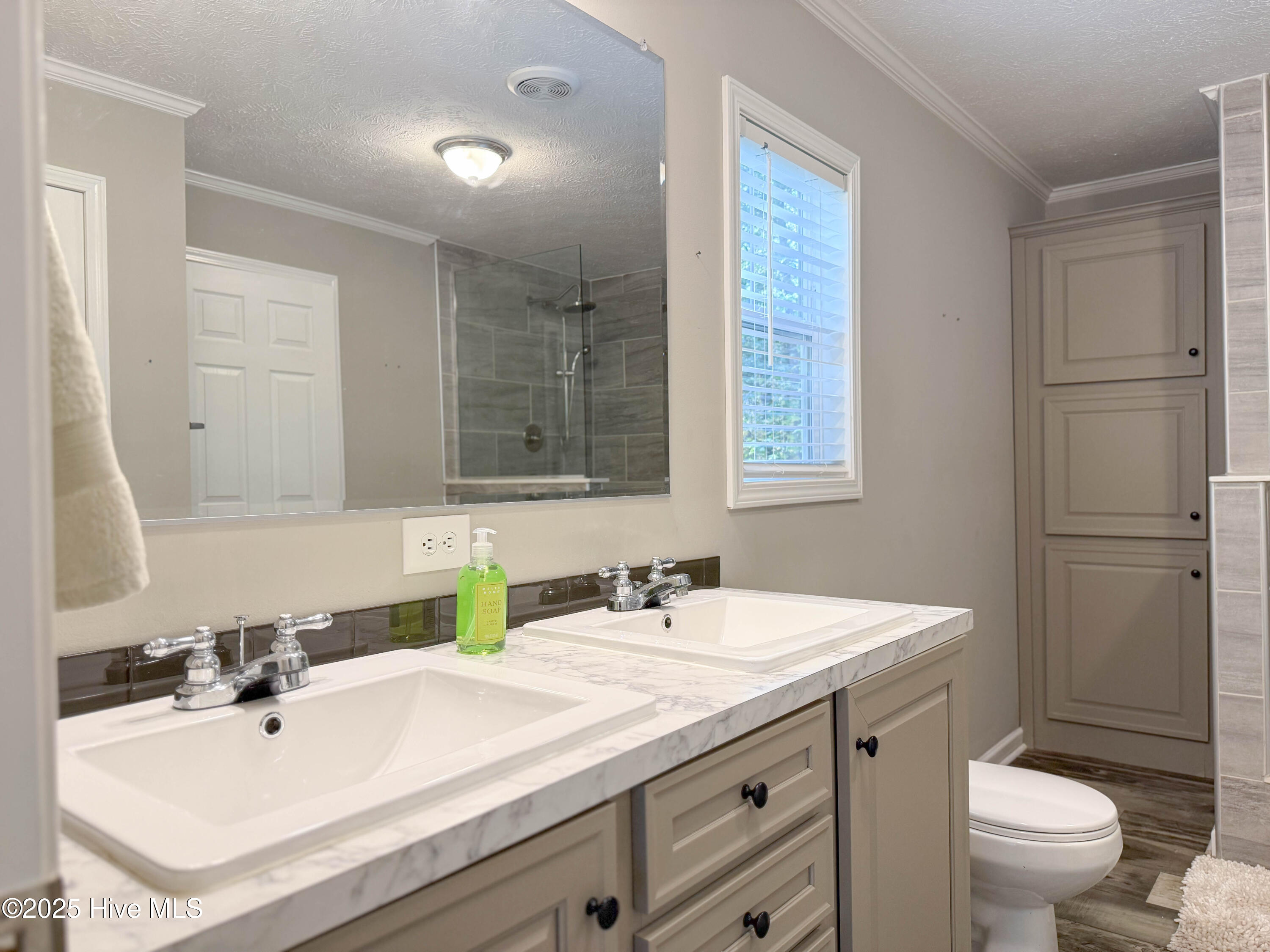 100540094 | Photo 36