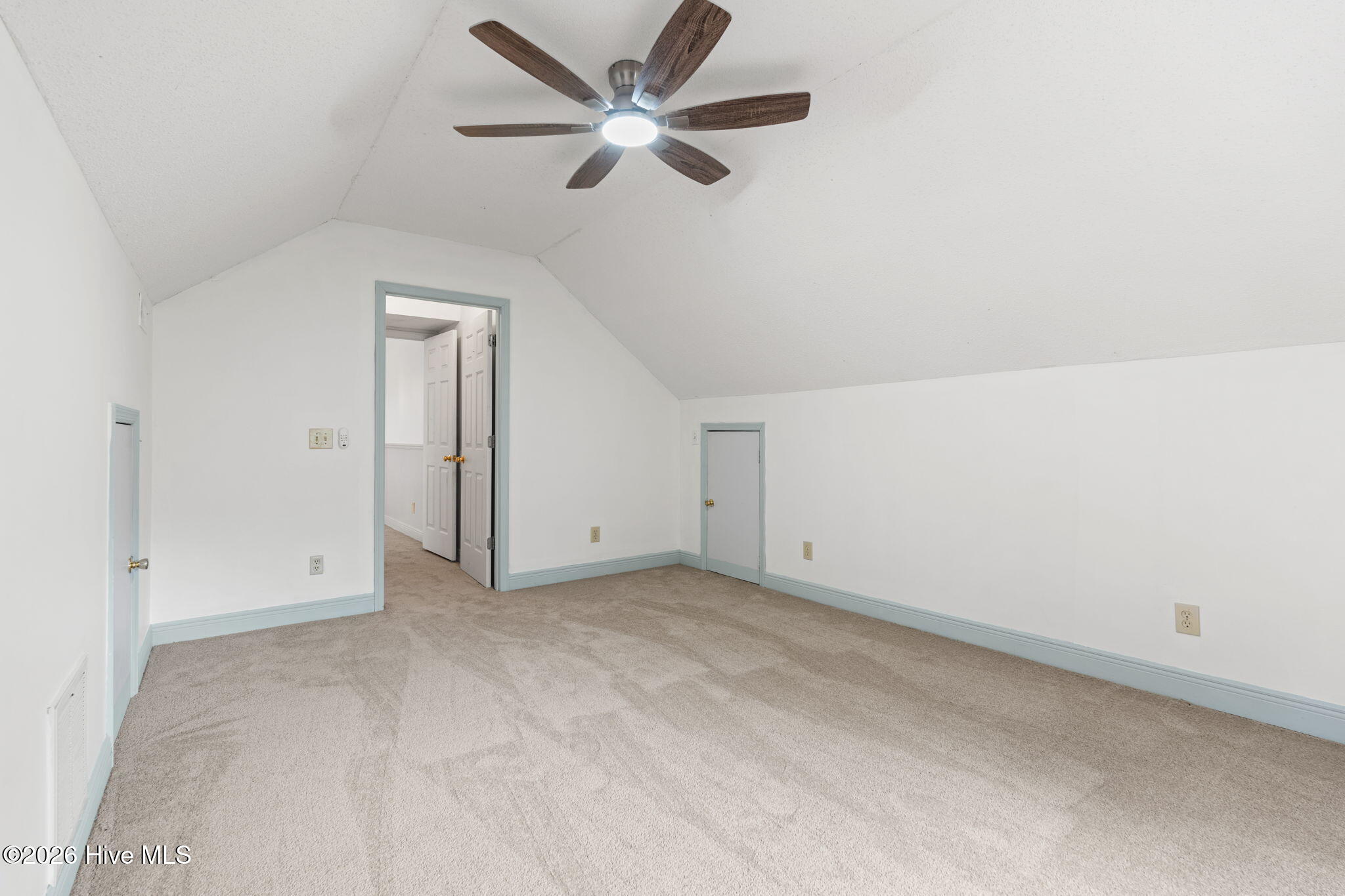 100564721 | Photo 50