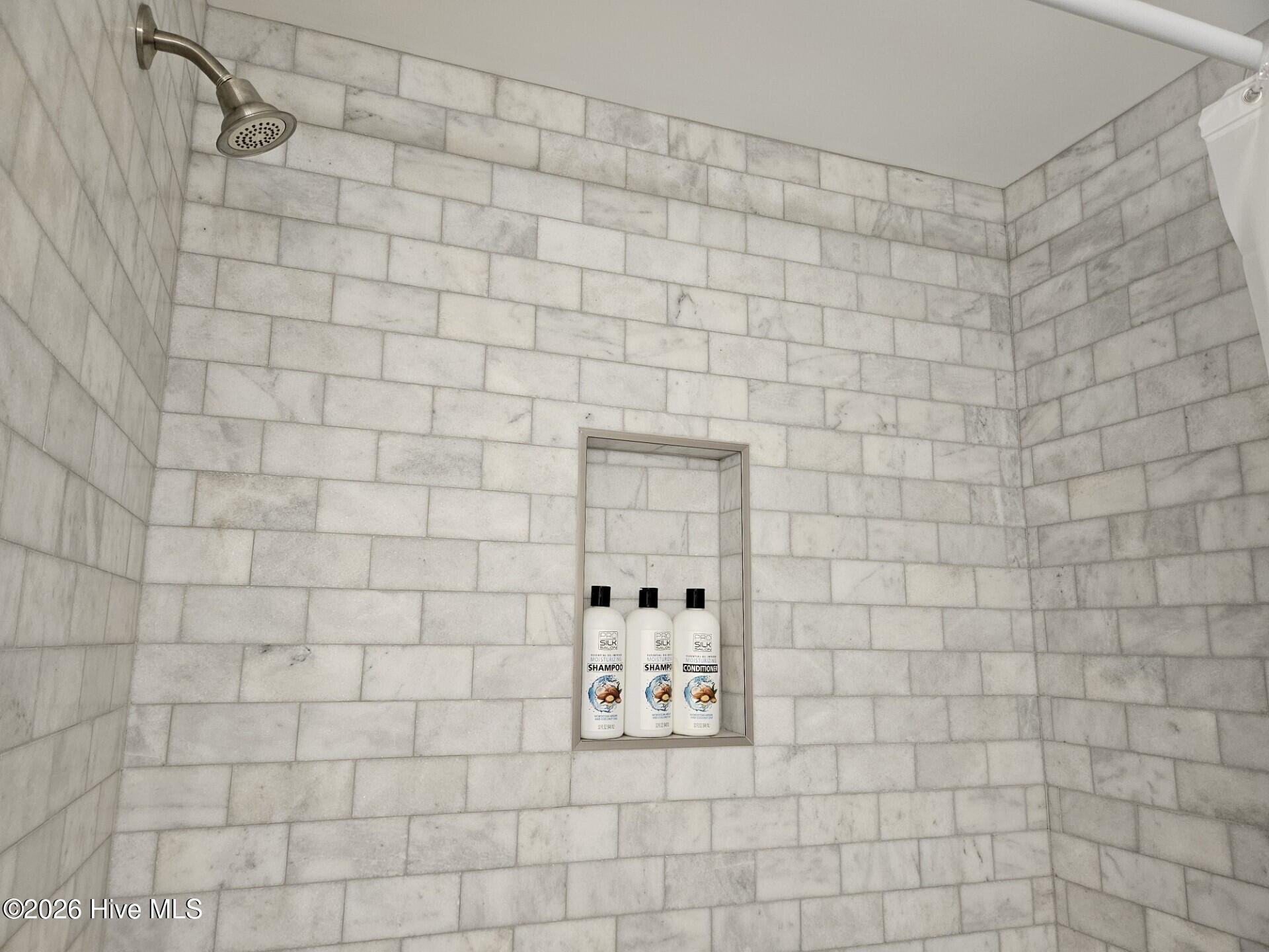 100517118 | Photo 24