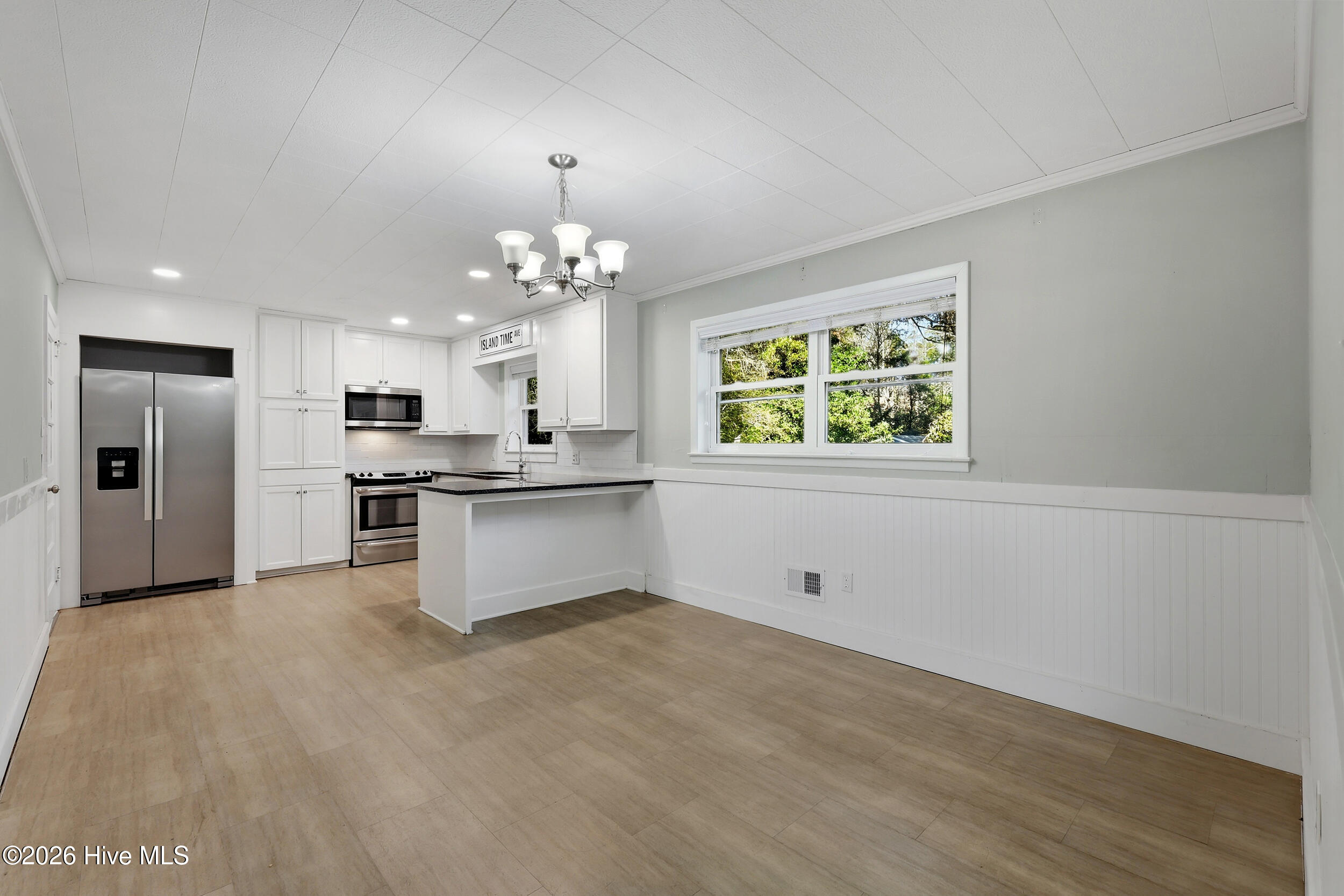 100550925 | Photo 10