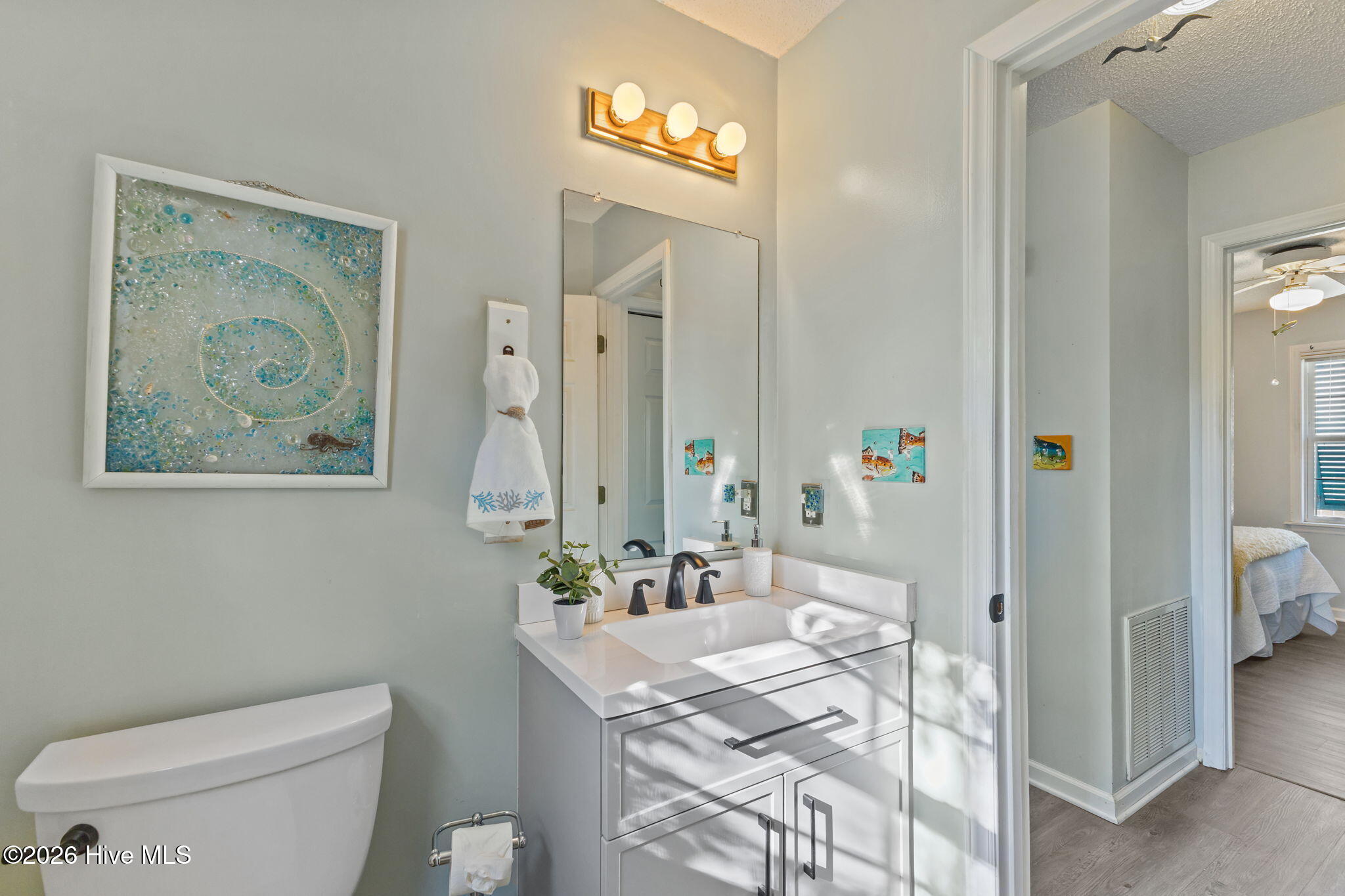 100561446 | Photo 15