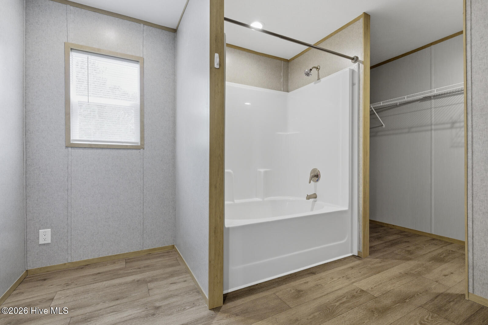 100565358 | Photo 17