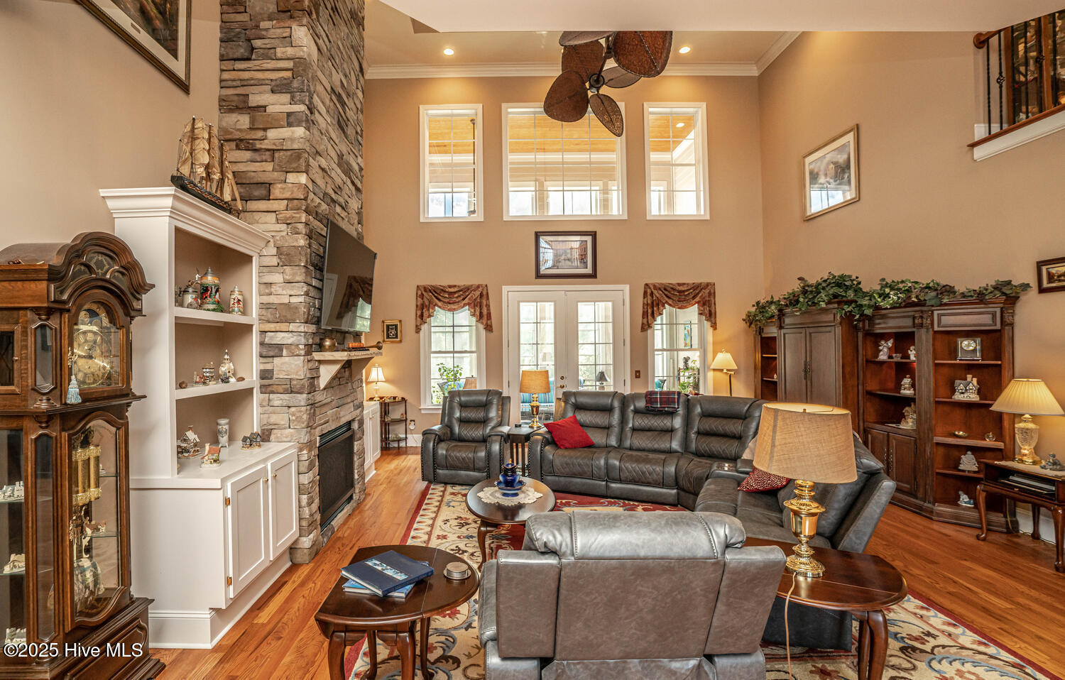 100534571 | Photo 16