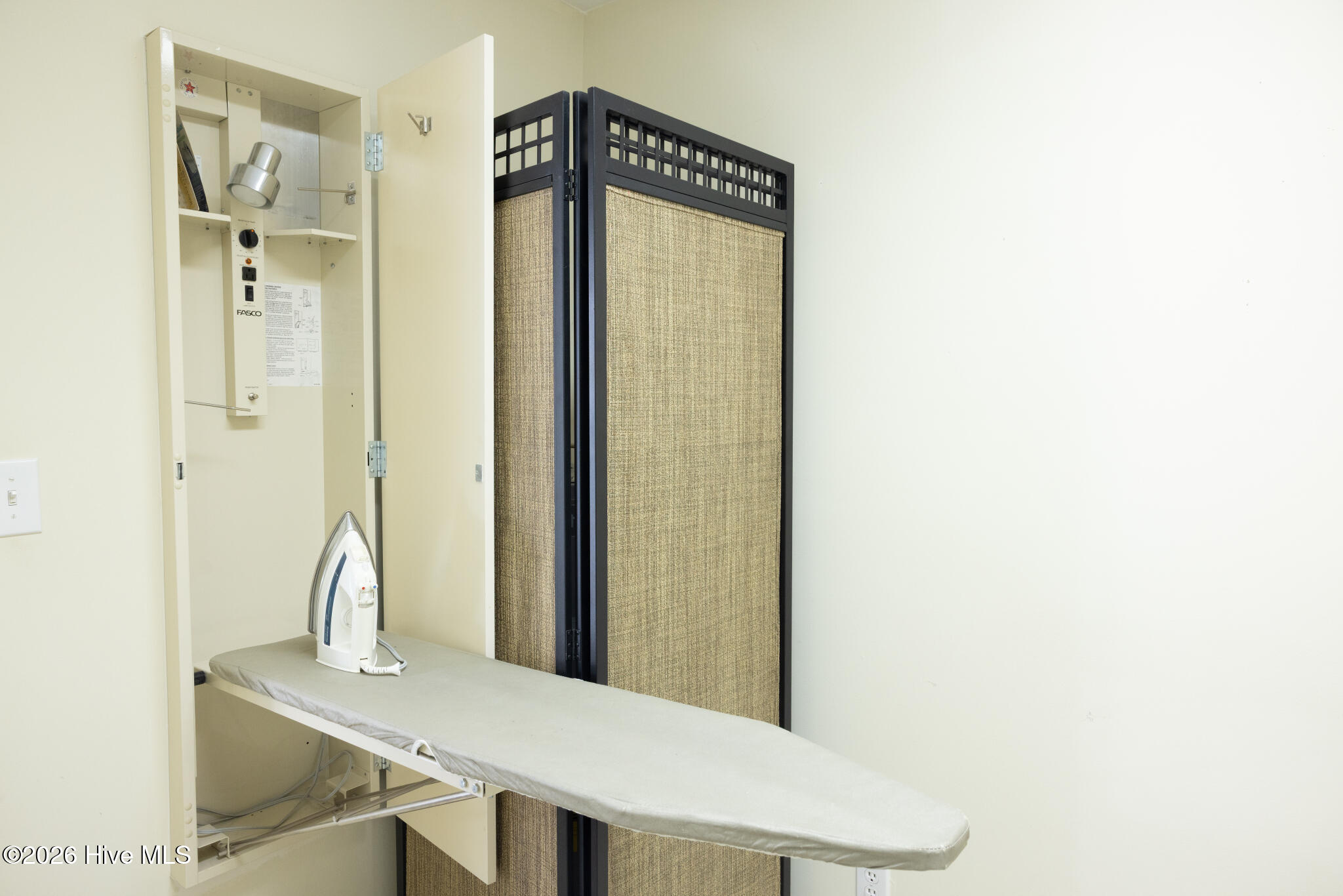 100547125 | Photo 28