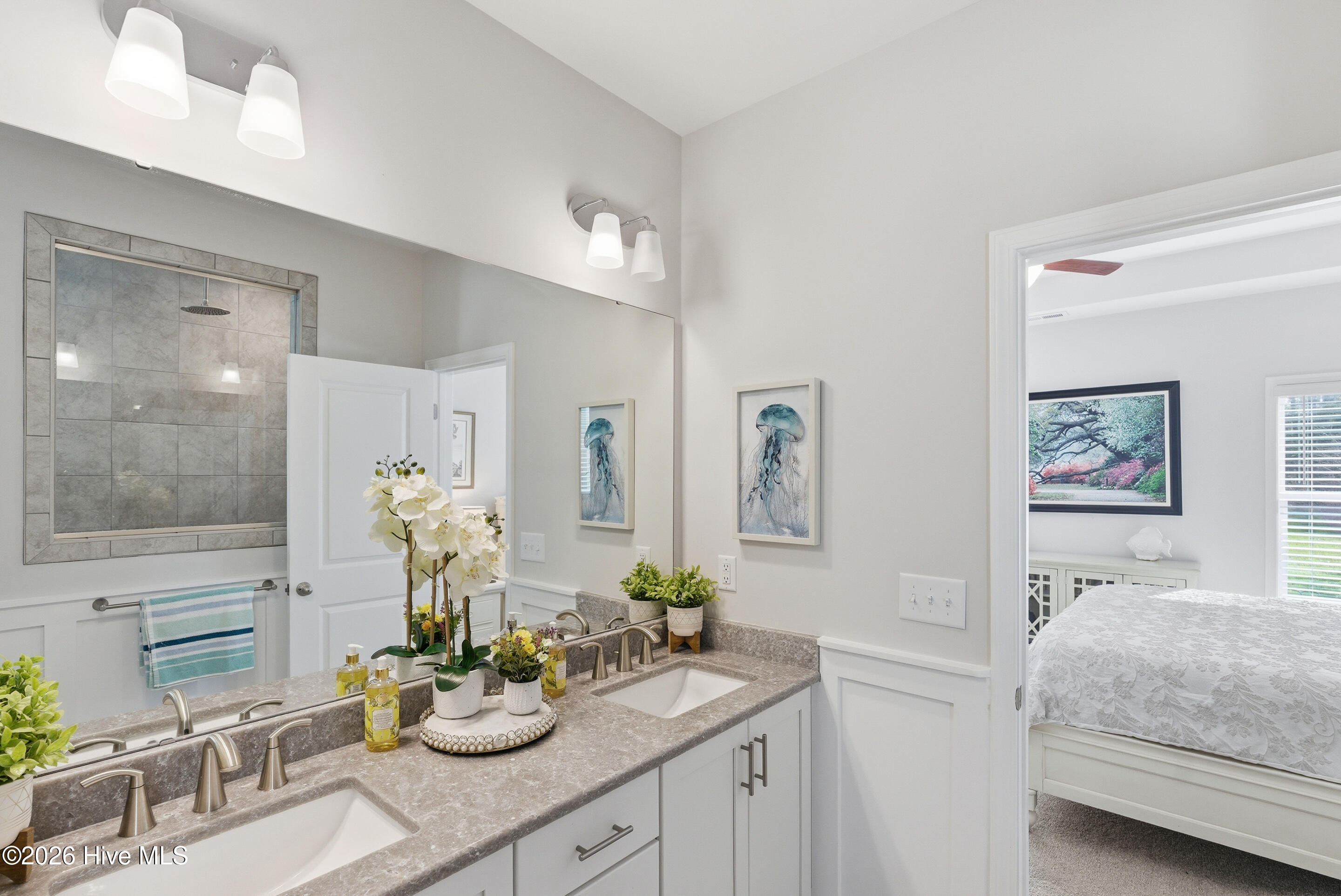 100562920 | Photo 19