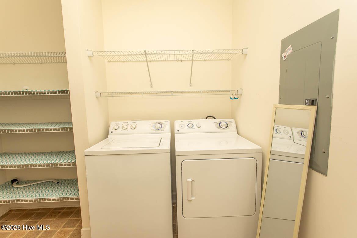 100564838 | Photo 40