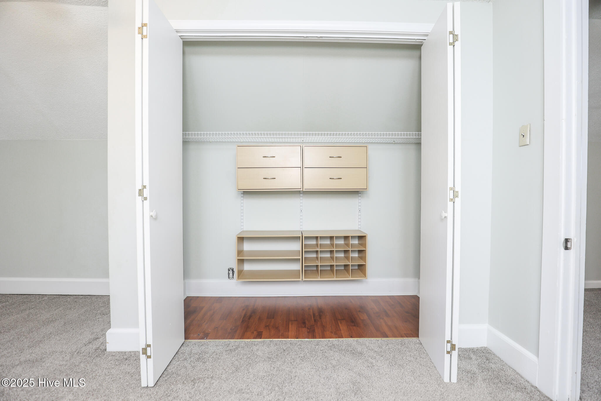 100542091 | Photo 35