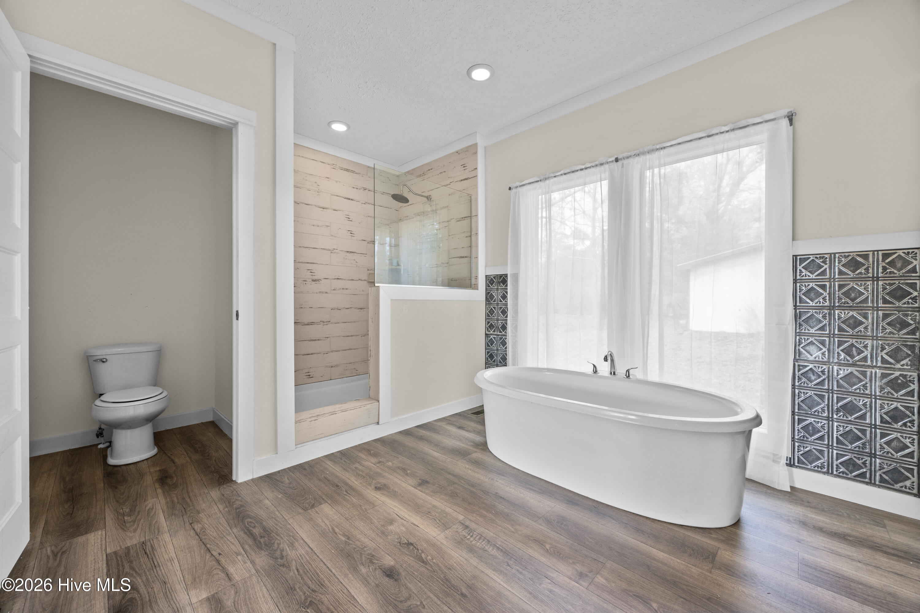 100559511 | Photo 39