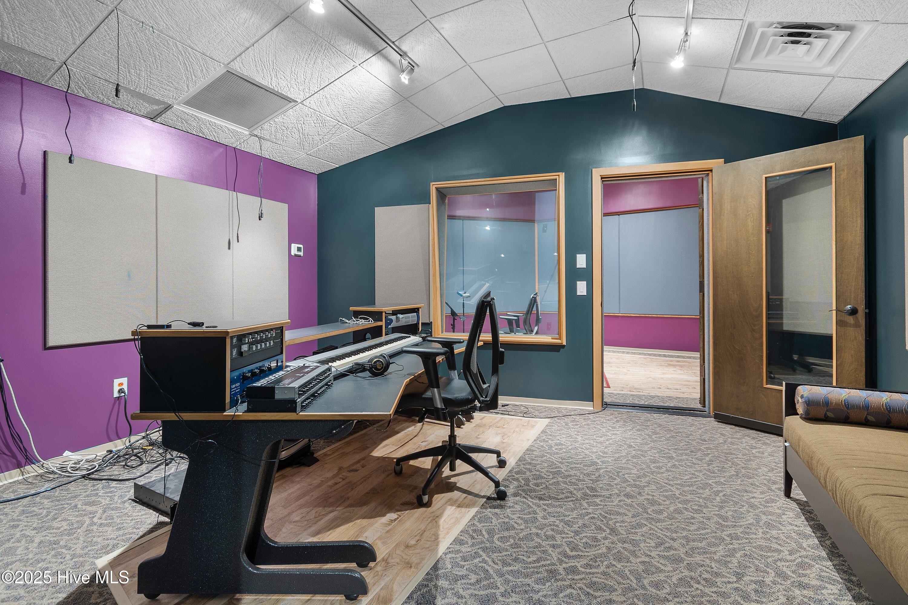 100491717 | Photo 78