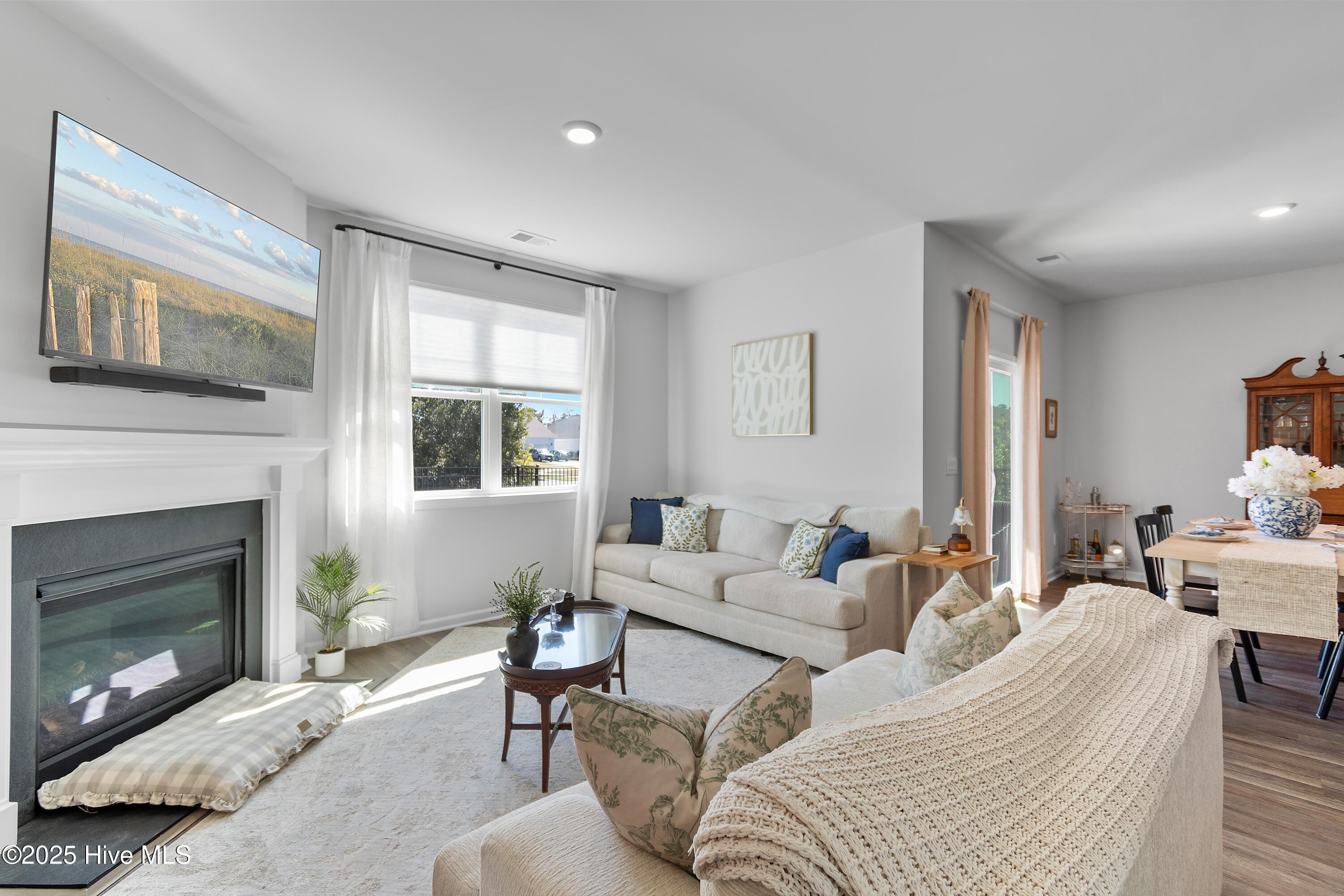 100538453 | Photo 15