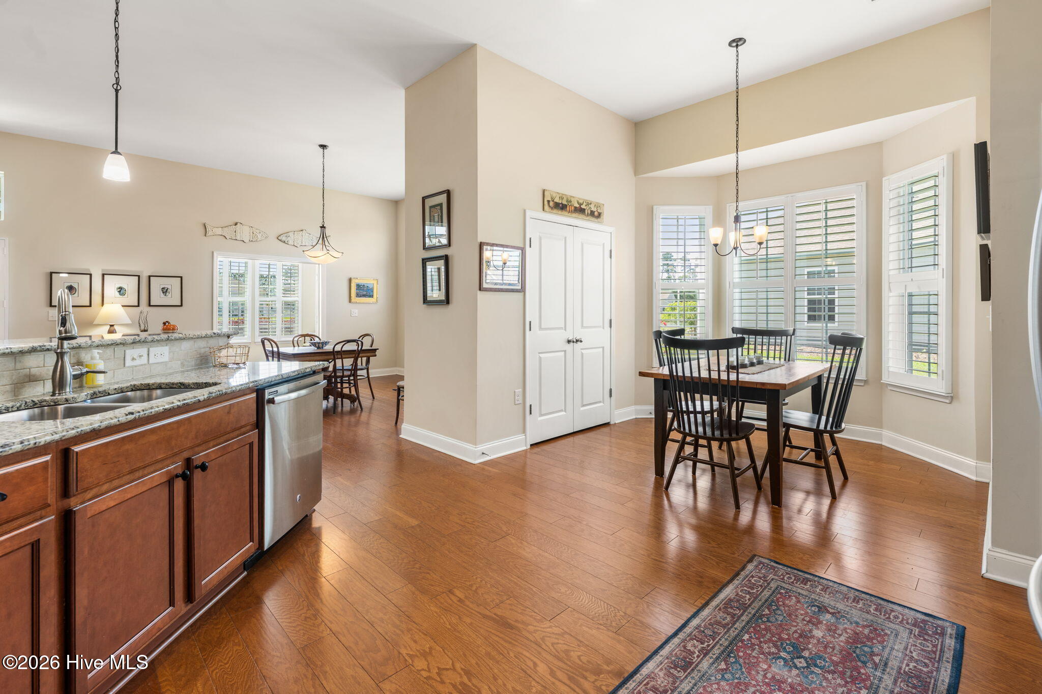 100569194 | Photo 13