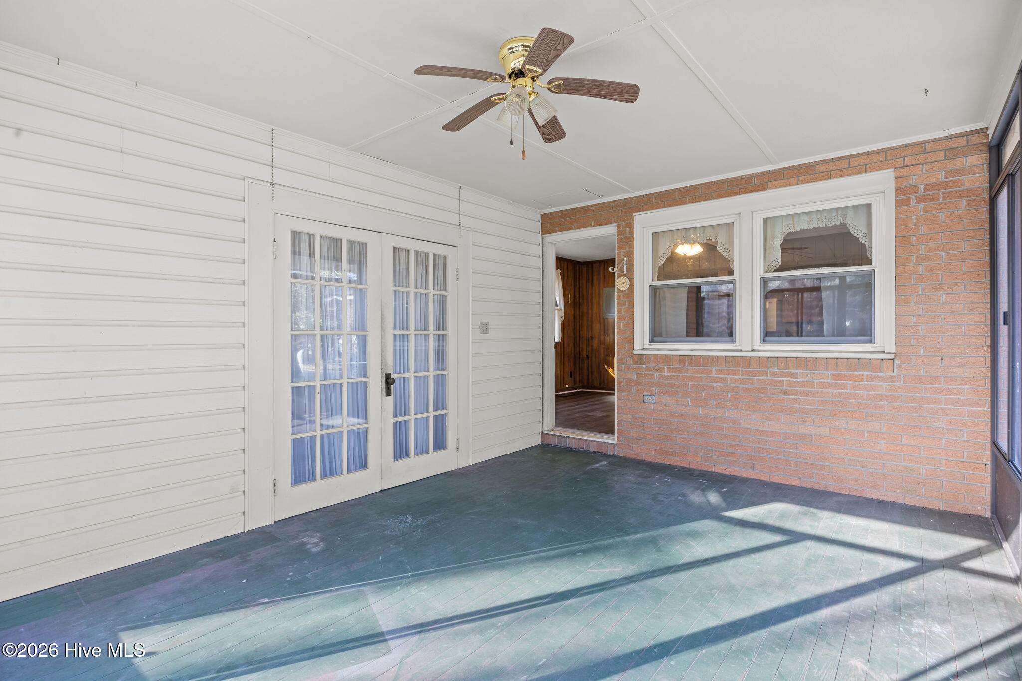 100559935 | Photo 42