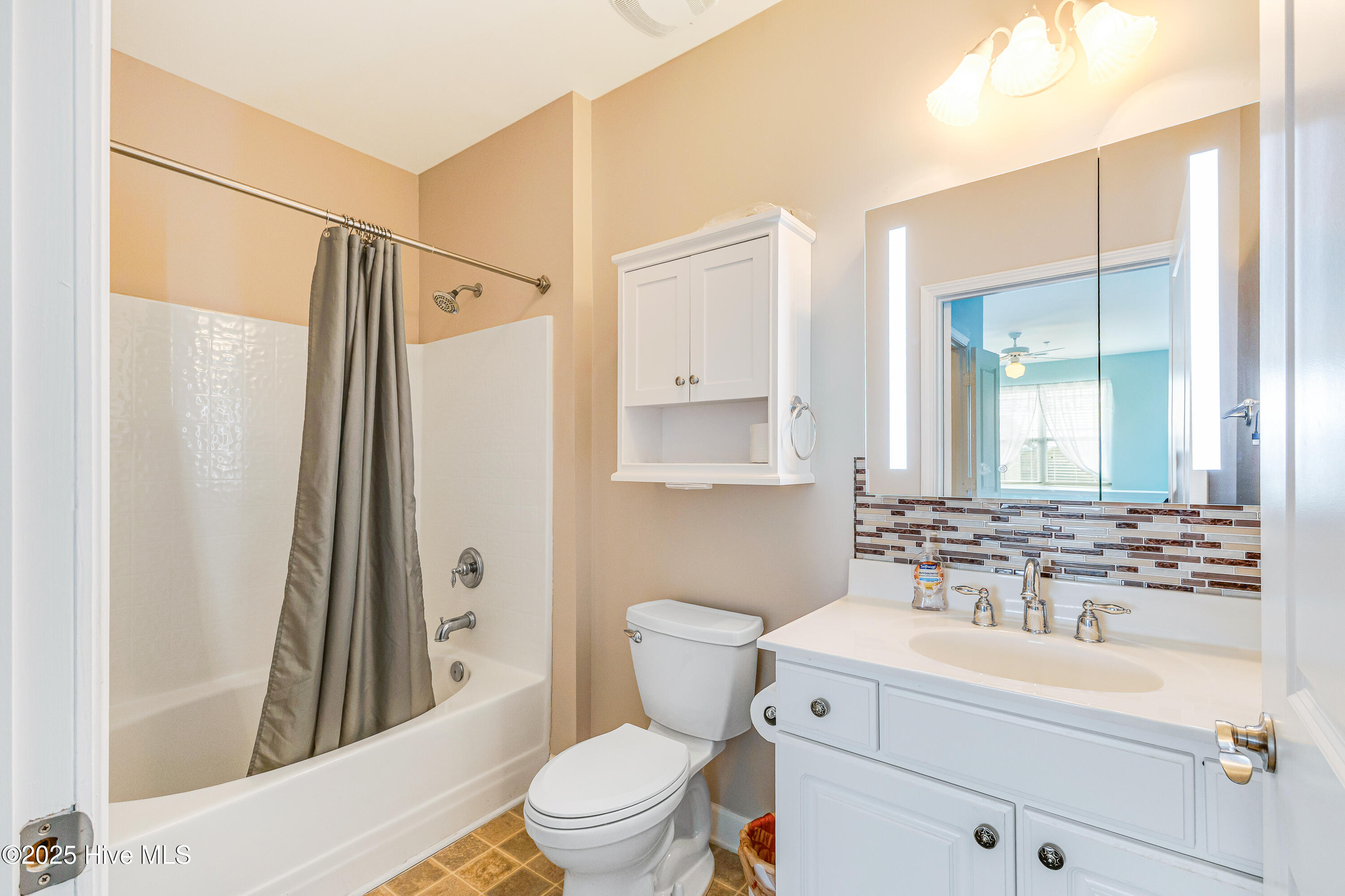 100484696 | Photo 19