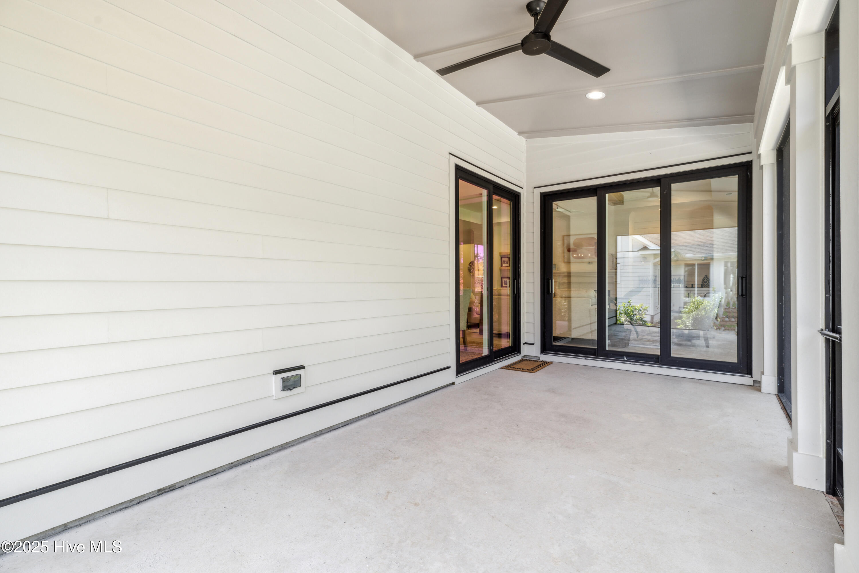 100523457 | Photo 67