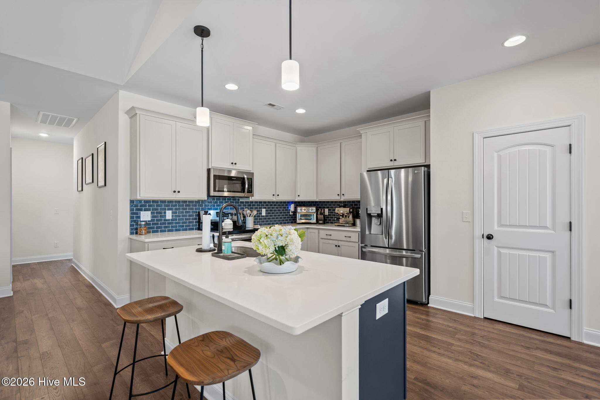 100557653 | Photo 11