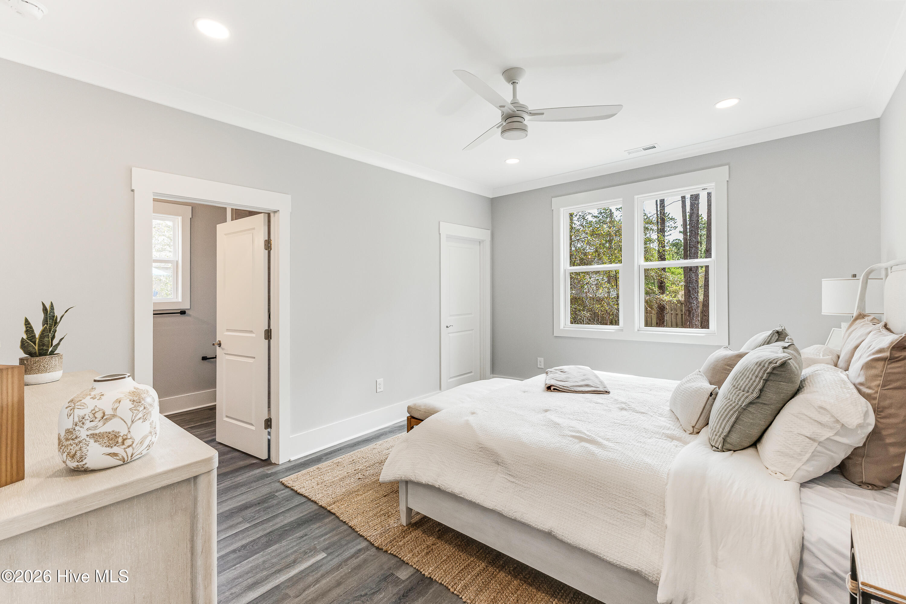 100523019 | Photo 16