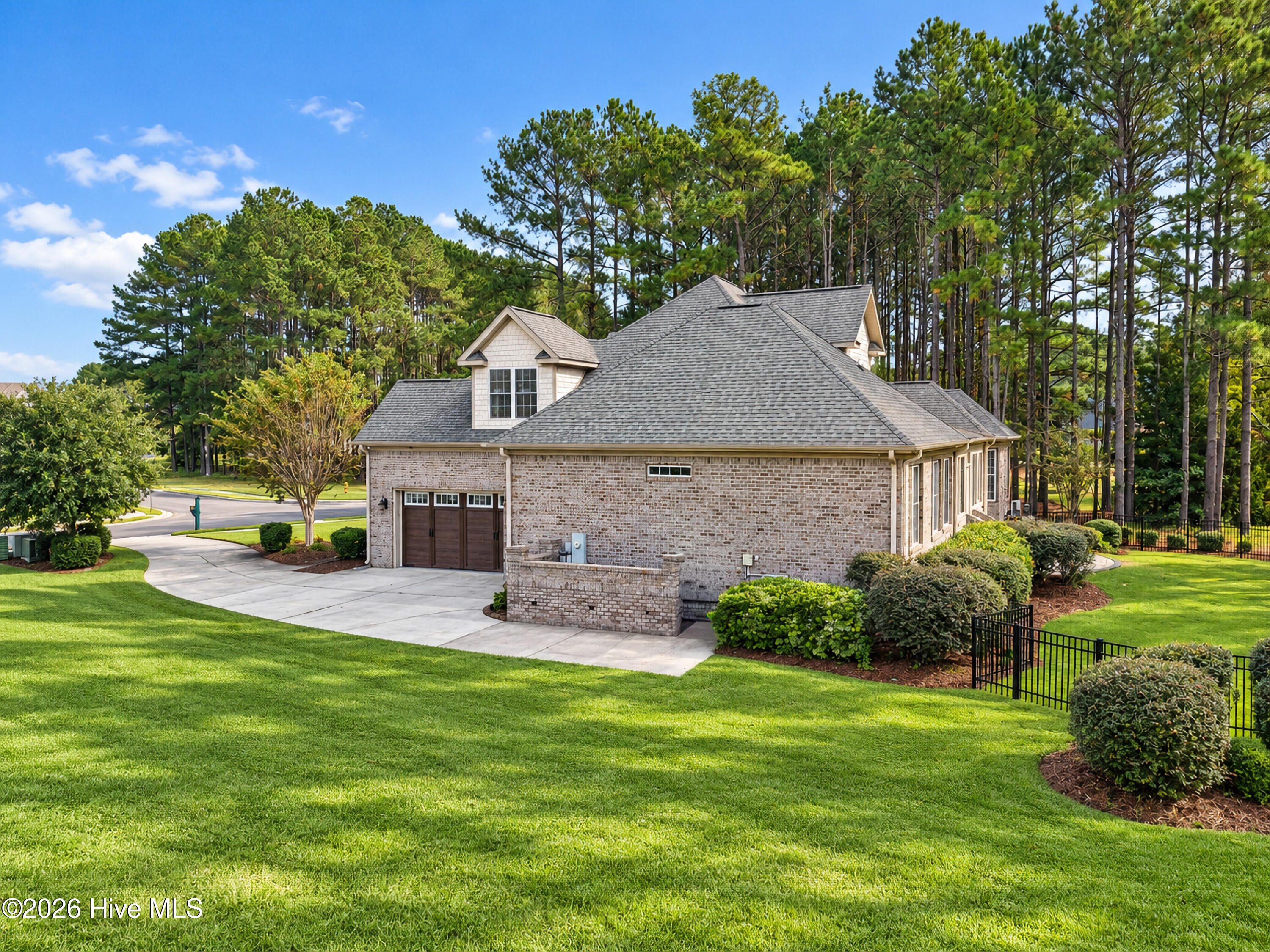 Photo 2 of Single family home for sale at 433 Crow Creek Dr Nw, Calabash, NC 28467 | MLS# 100537525 | Listing updated on 2026-10-09