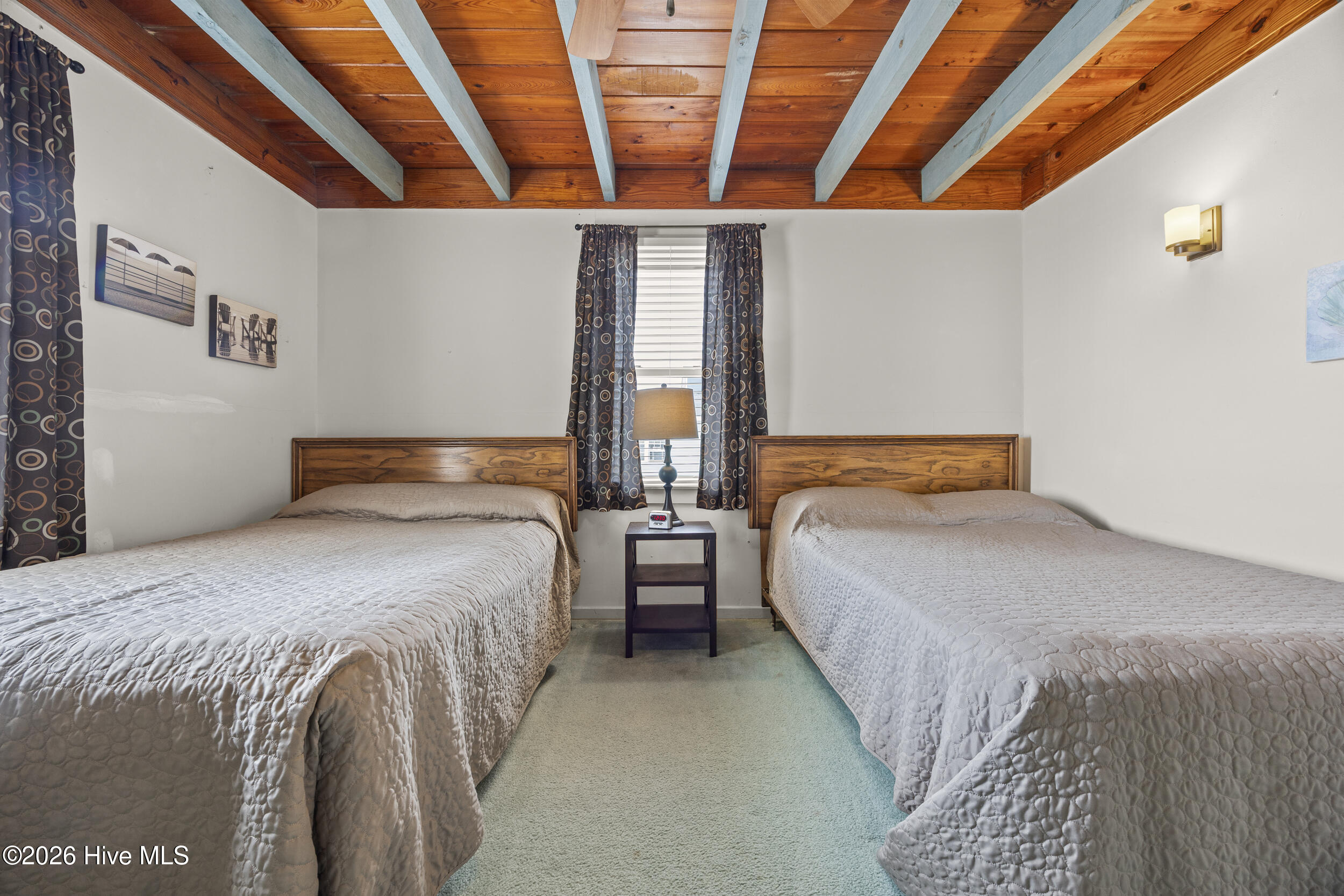 100563115 | Photo 42