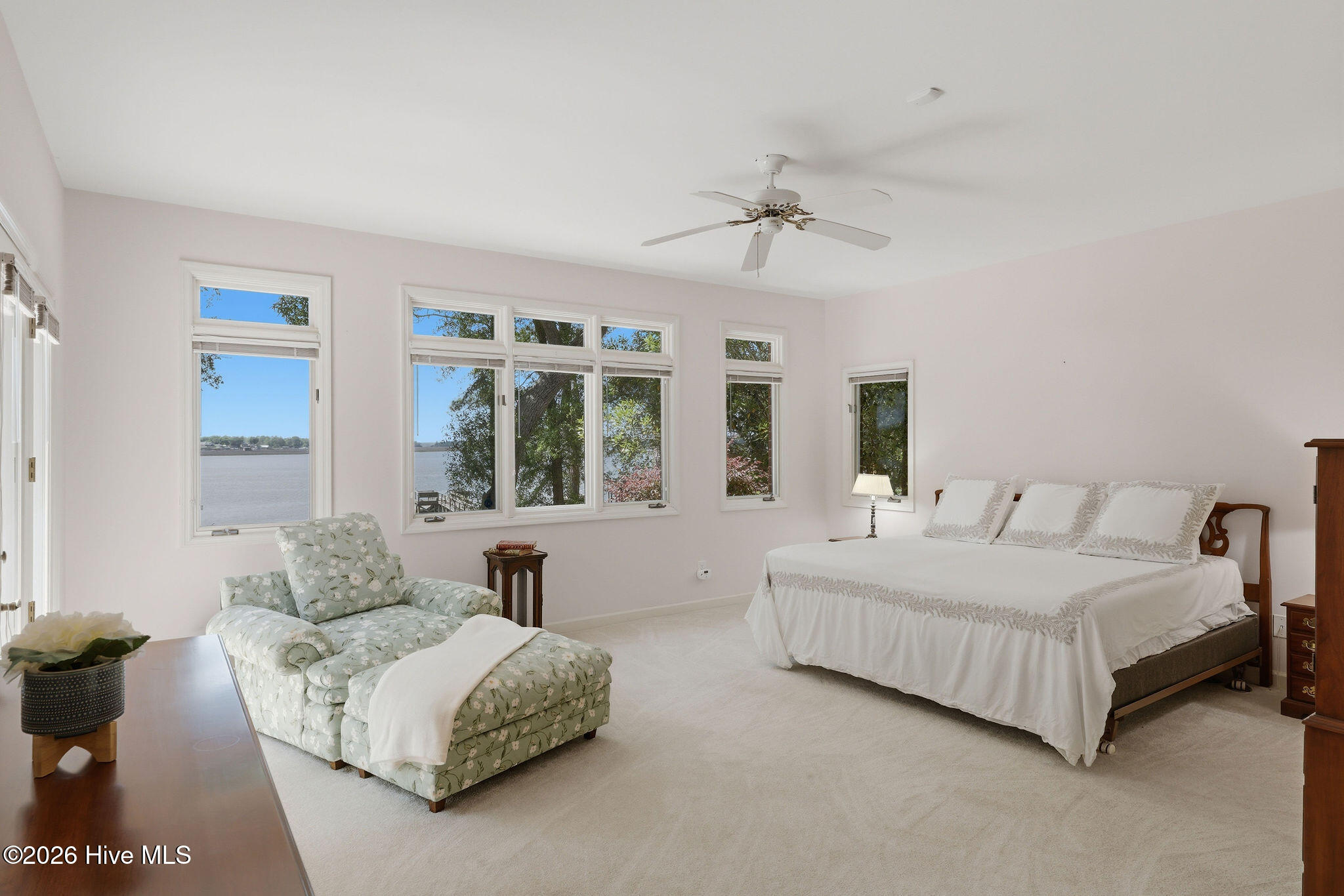 100570378 | Photo 26