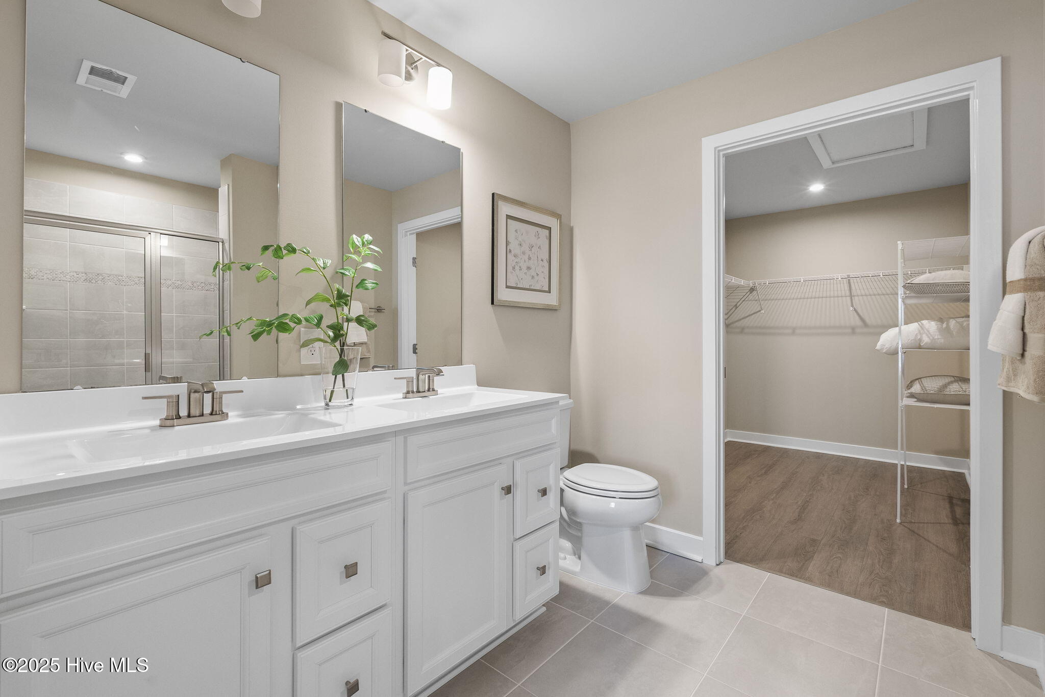 100545302 | Photo 17