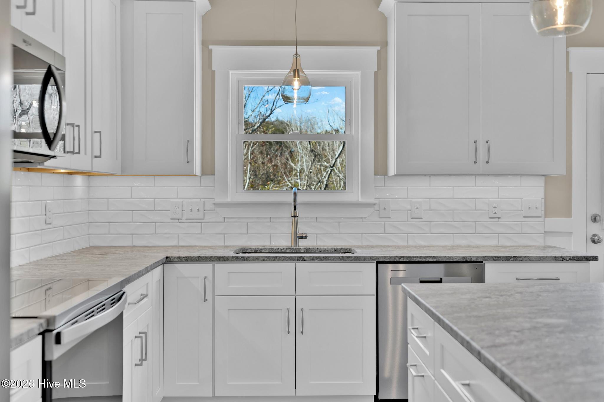 100547277 | Photo 12