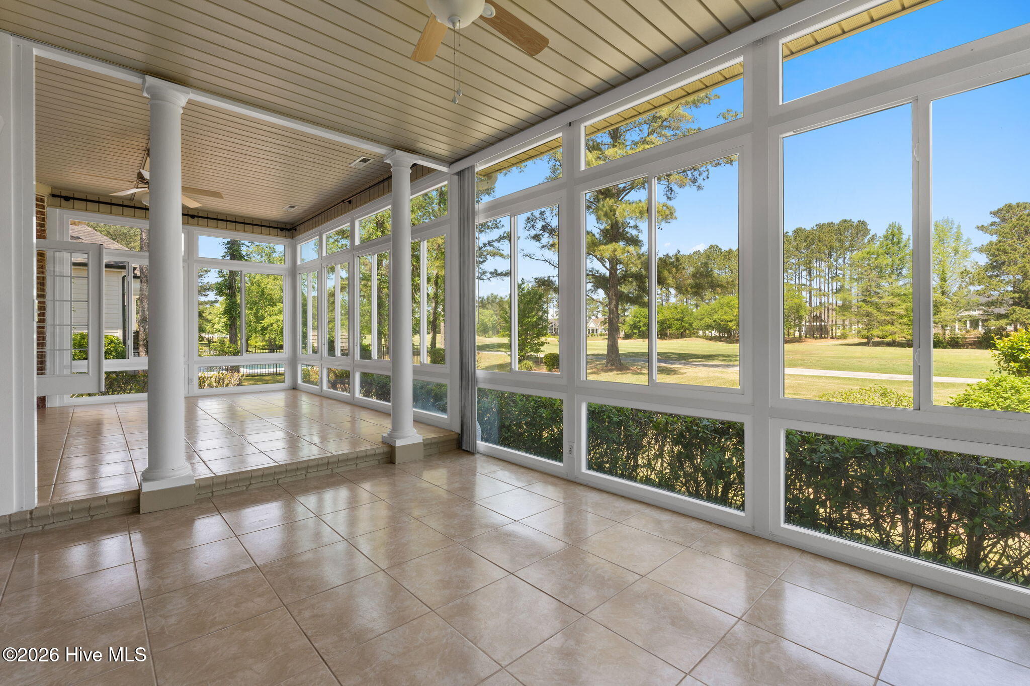 100569598 | Photo 57