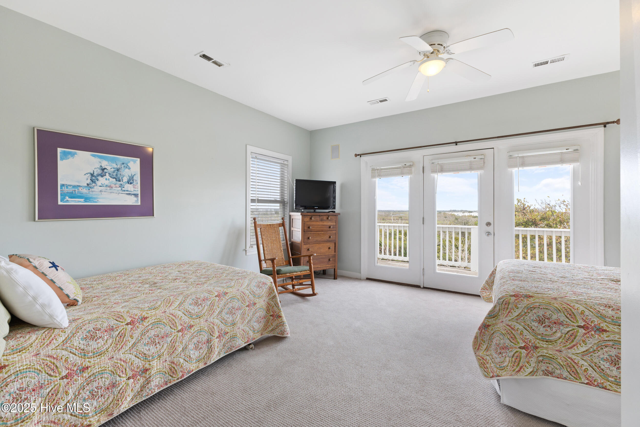 100534719 | Photo 32