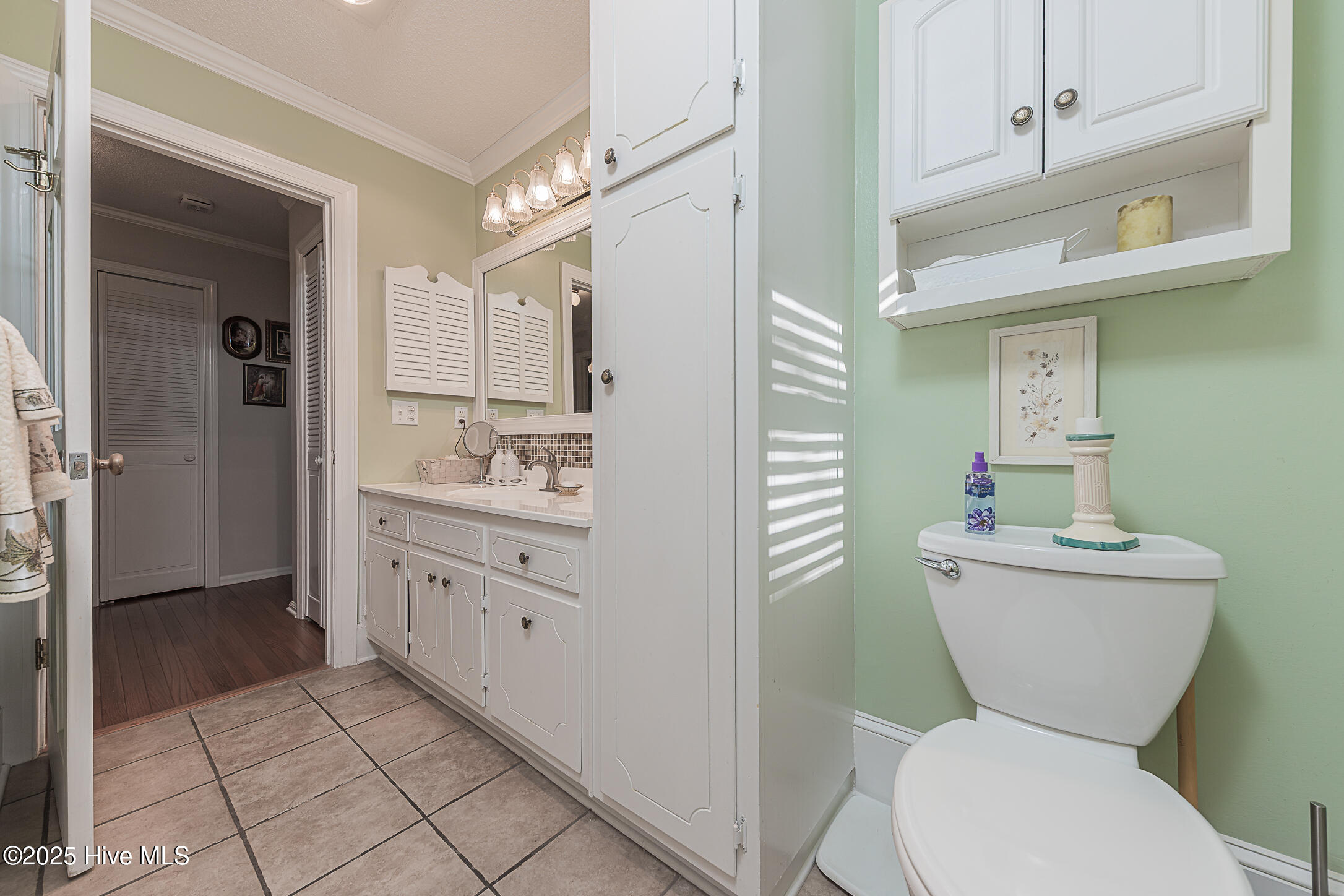 100542740 | Photo 42