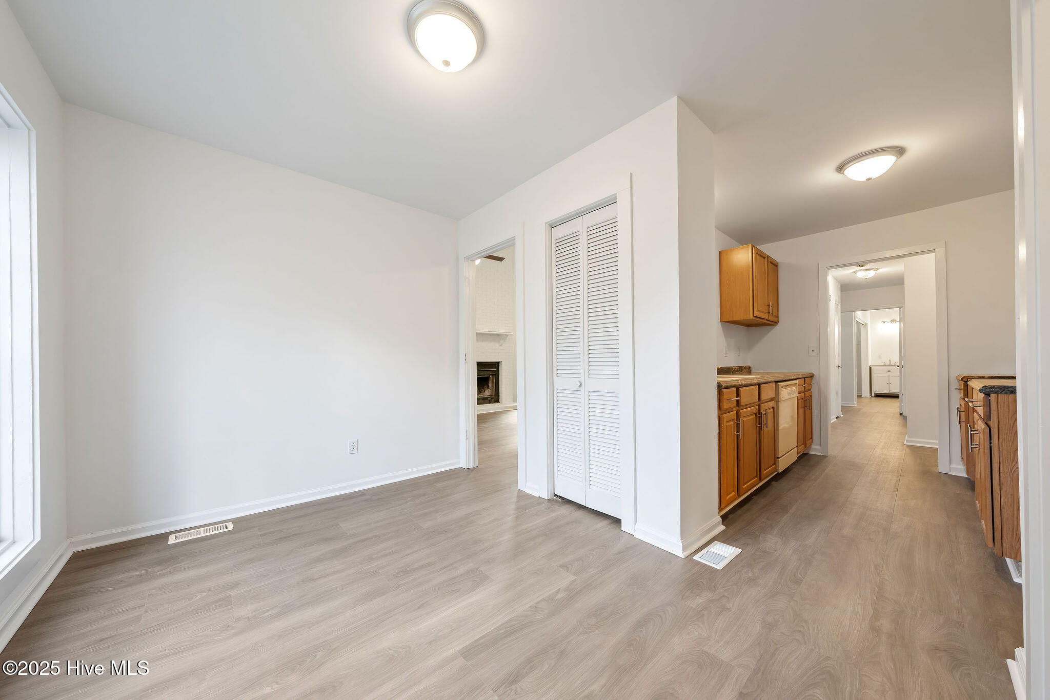 100522130 | Photo 24